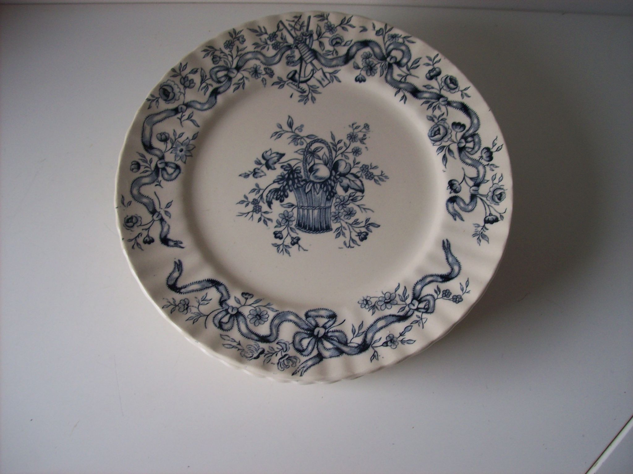 Assiettes anciennes Longchamp