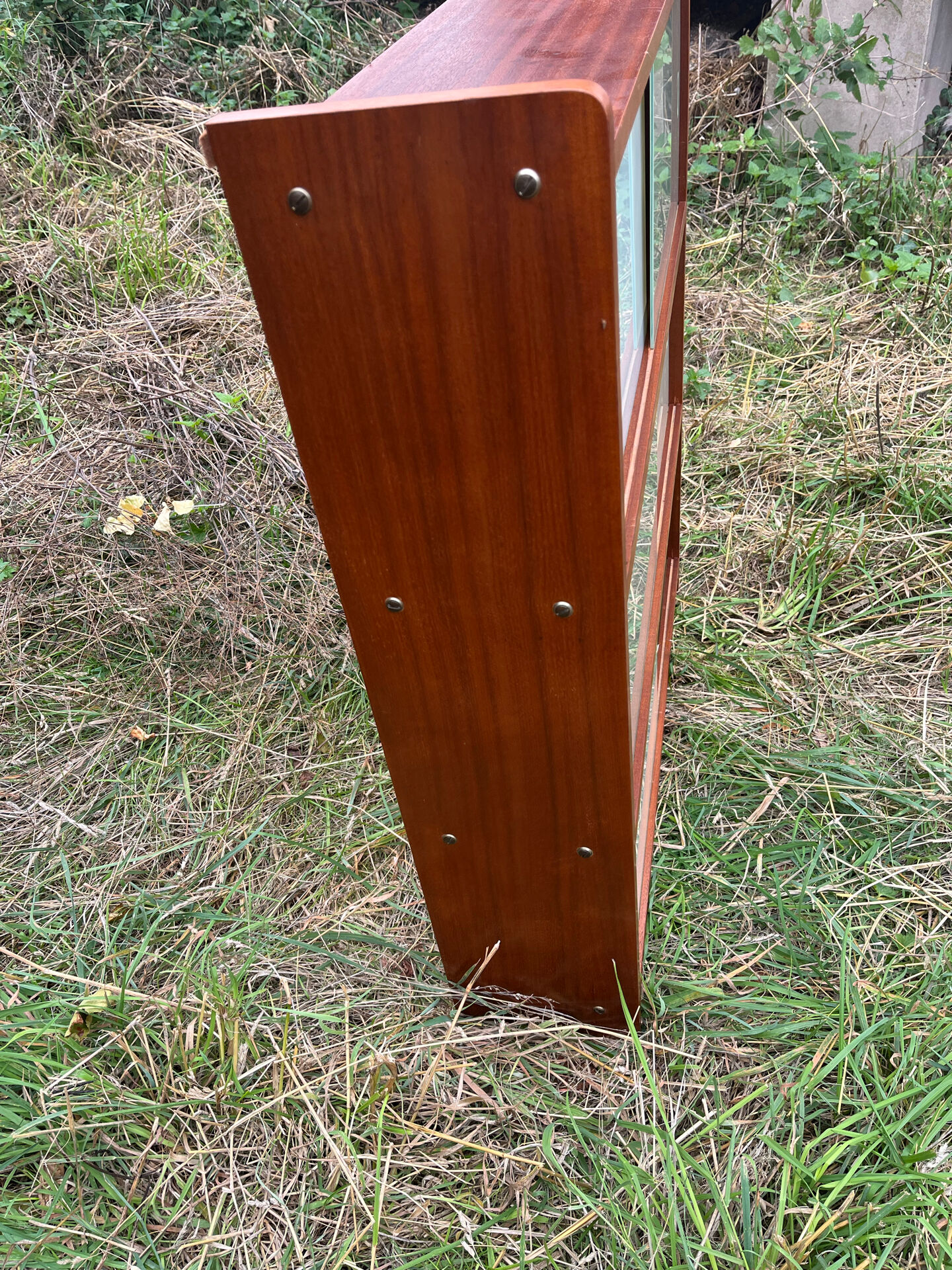 Vintage 1960s display shelf with sliding glass doors.