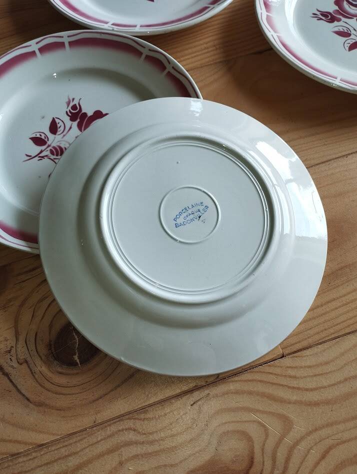 Charming set of 6 antique flat plates from the Badonviller factory.