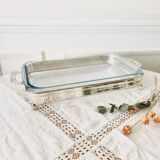Rectangular Pyrex dish on silver metal support