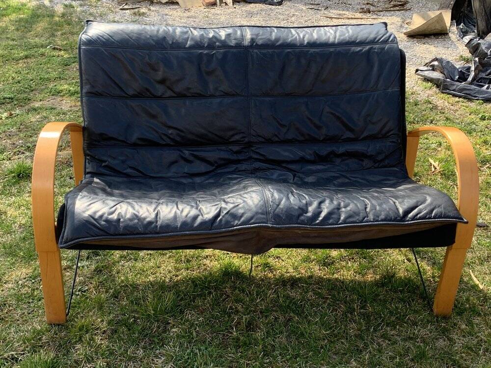 Canapé 2 places cuir noir et accoudoirs bois clair par Tord Bjorklund pour Ikea, années 1980