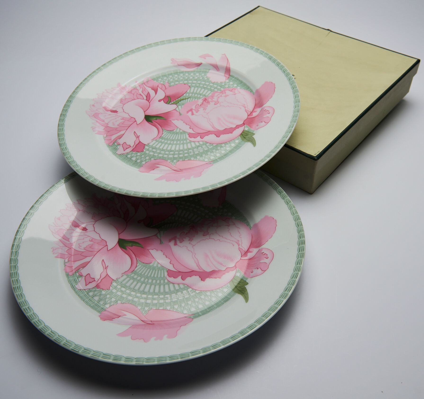 2 plates Hermès Peonies 27cm