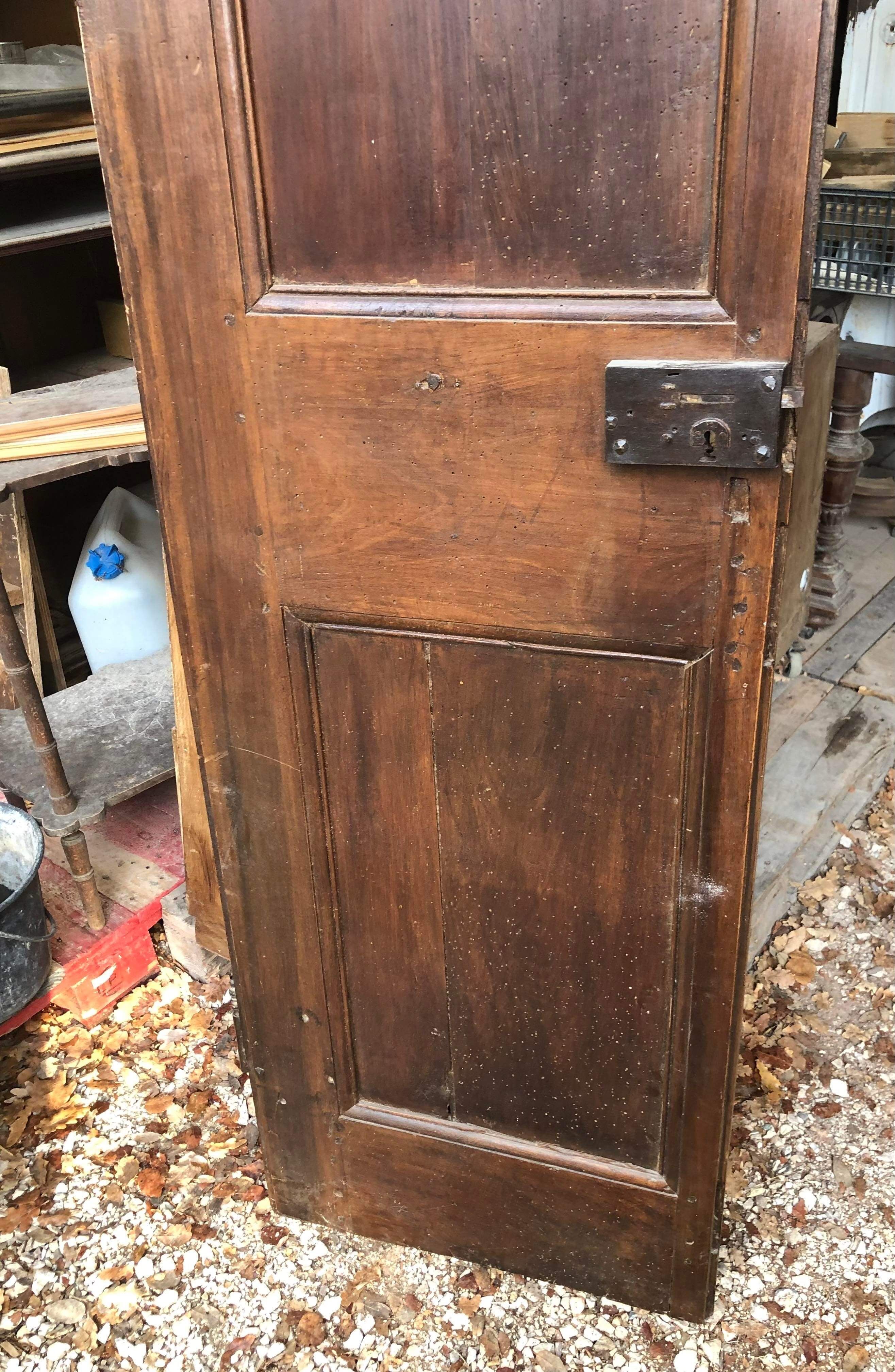 Porte en noyer