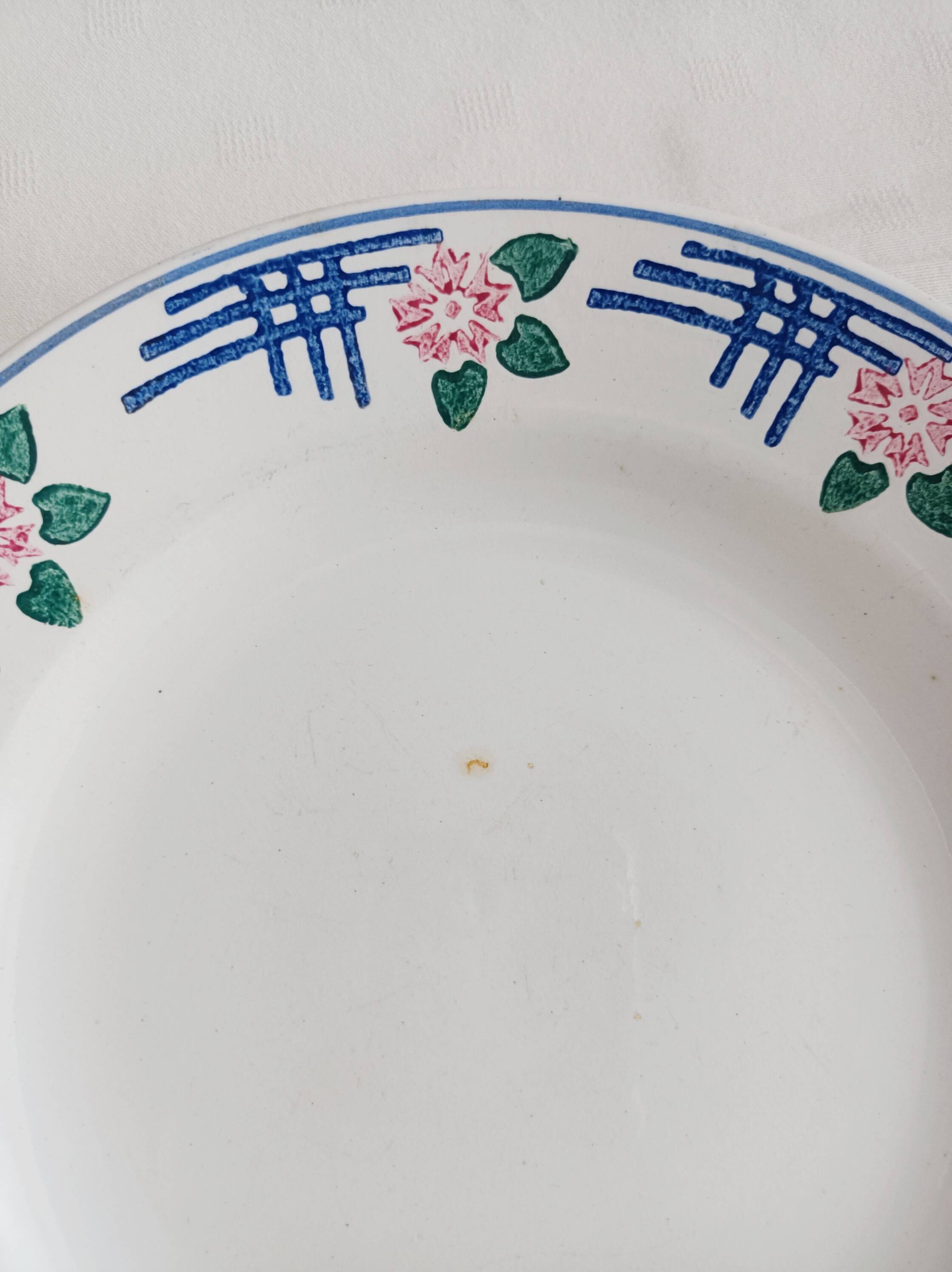 Set of 8 Saint-Amand flat plates, floral decoration