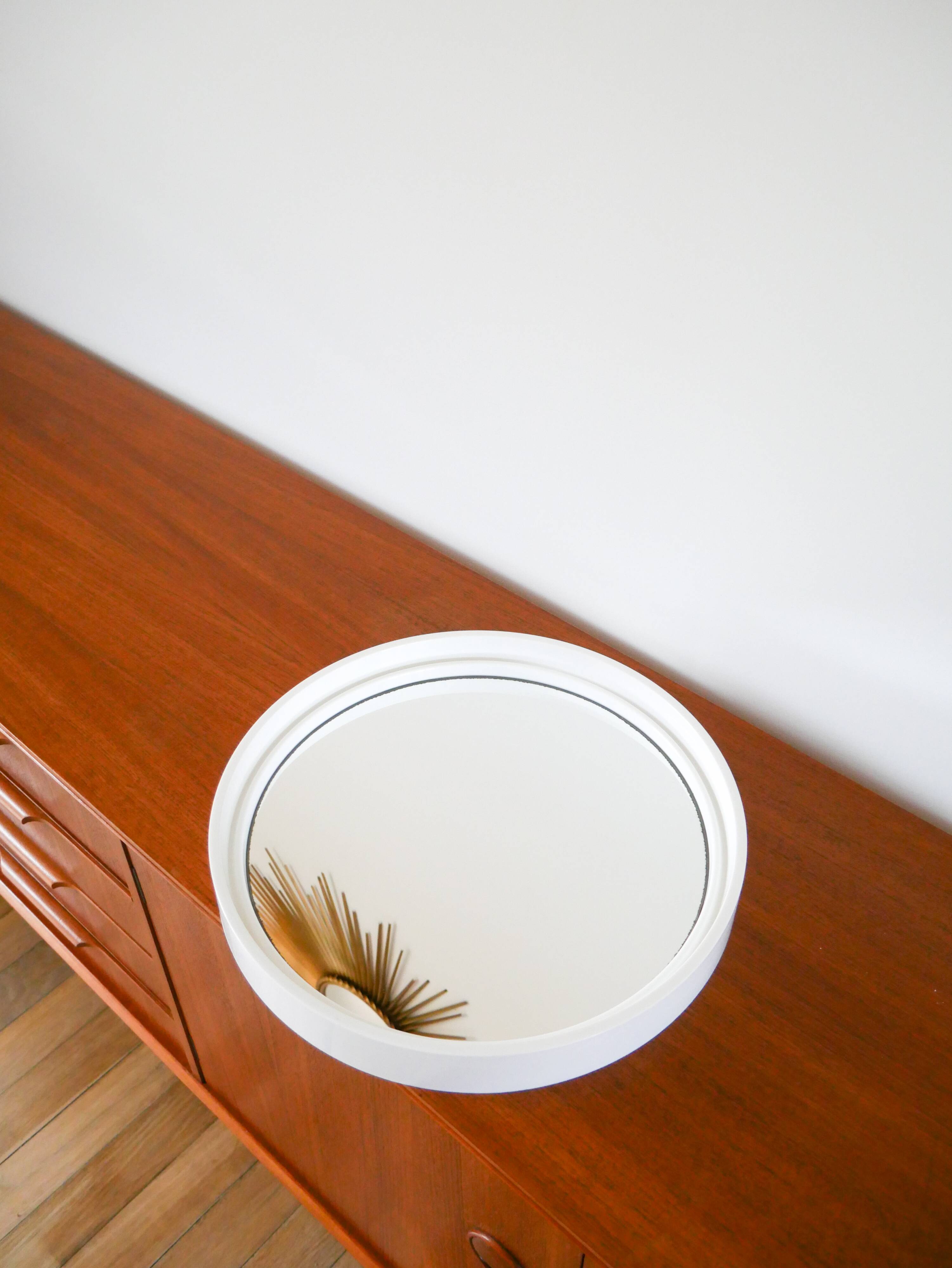 White plexi cap mirror Made in France Registered model, Design, 1970