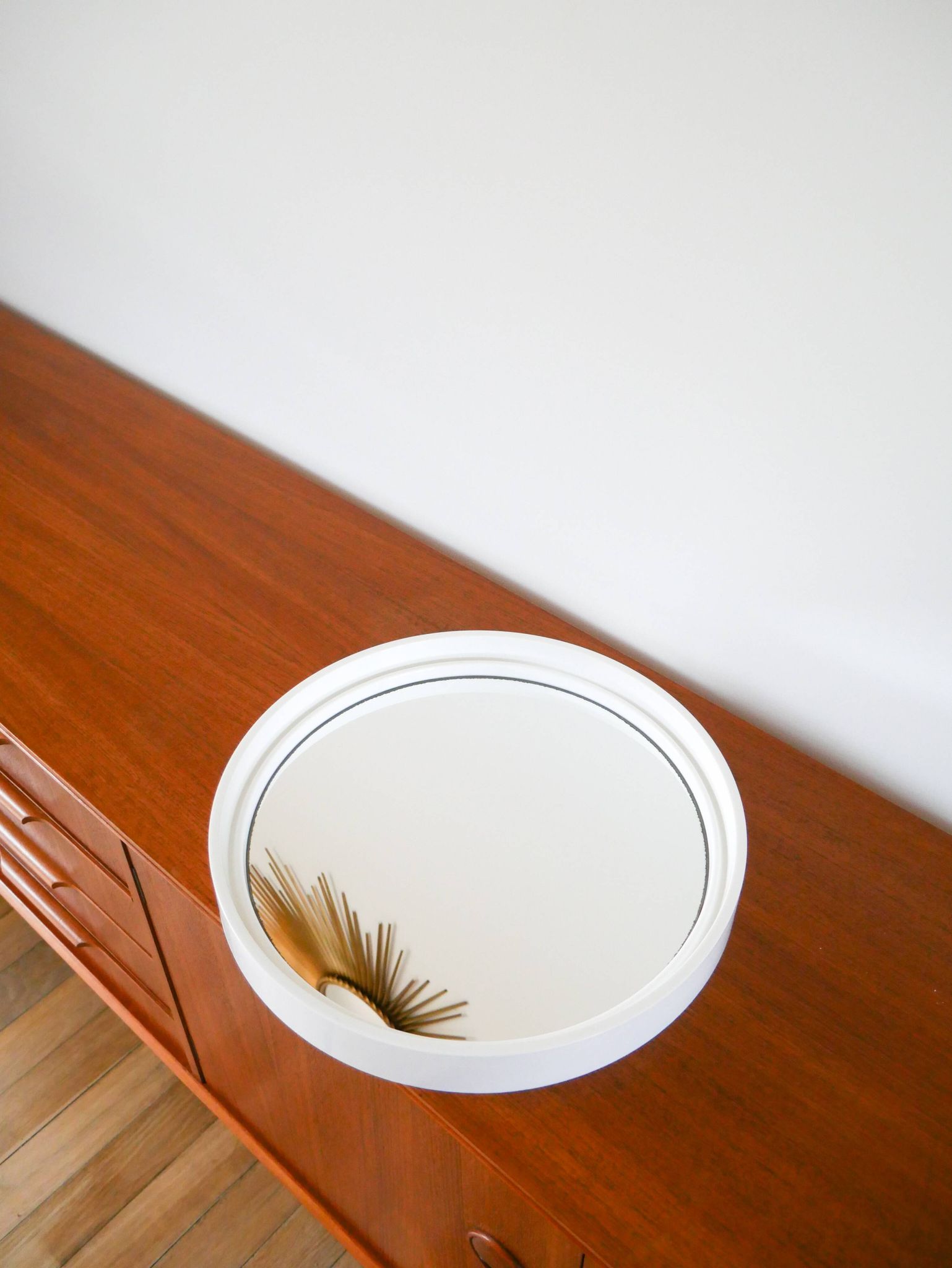 White plexi cap mirror Made in France Registered model, Design, 1970