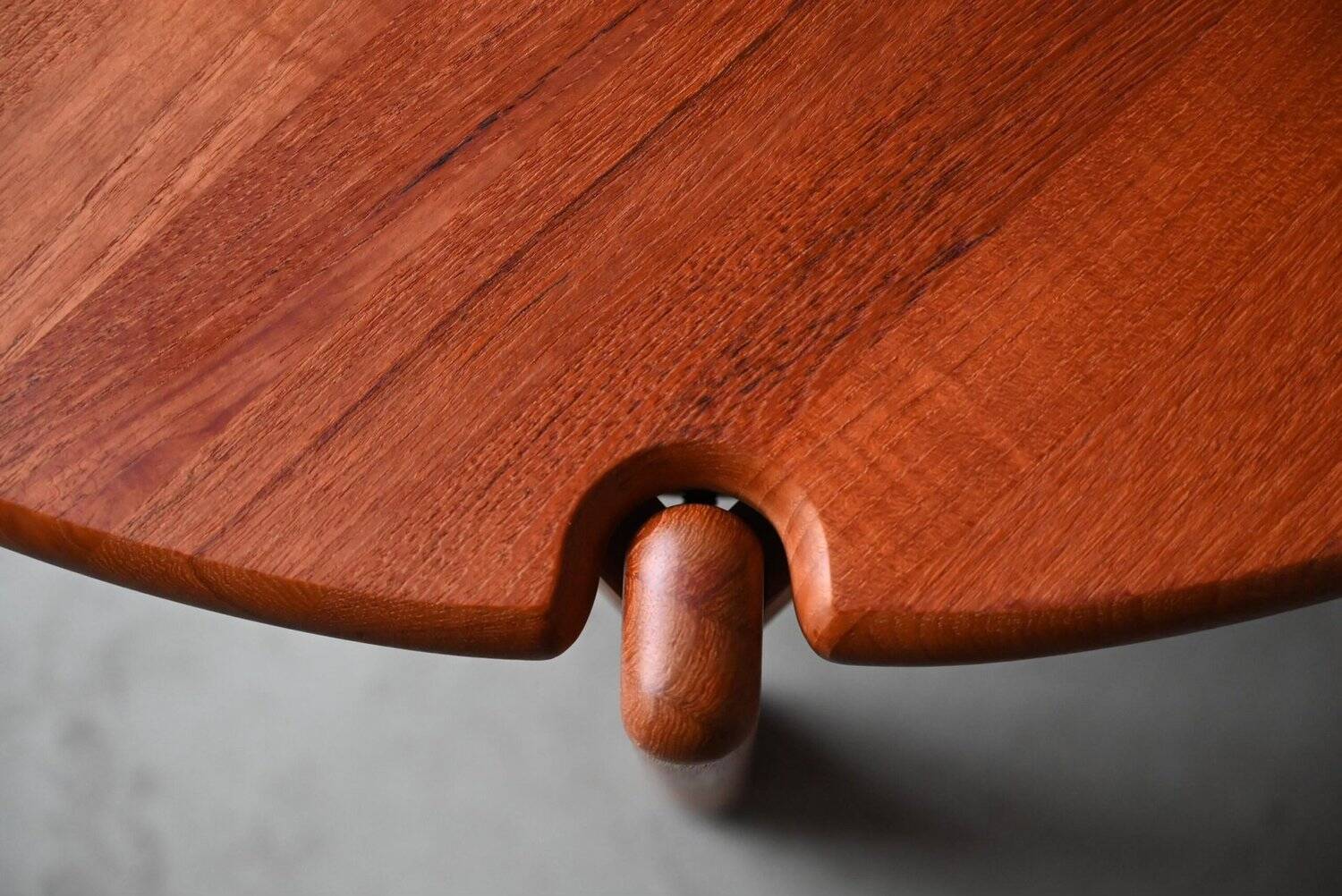 Solid wood coffee table, organic Scandinavian design, vintage retro 80s.