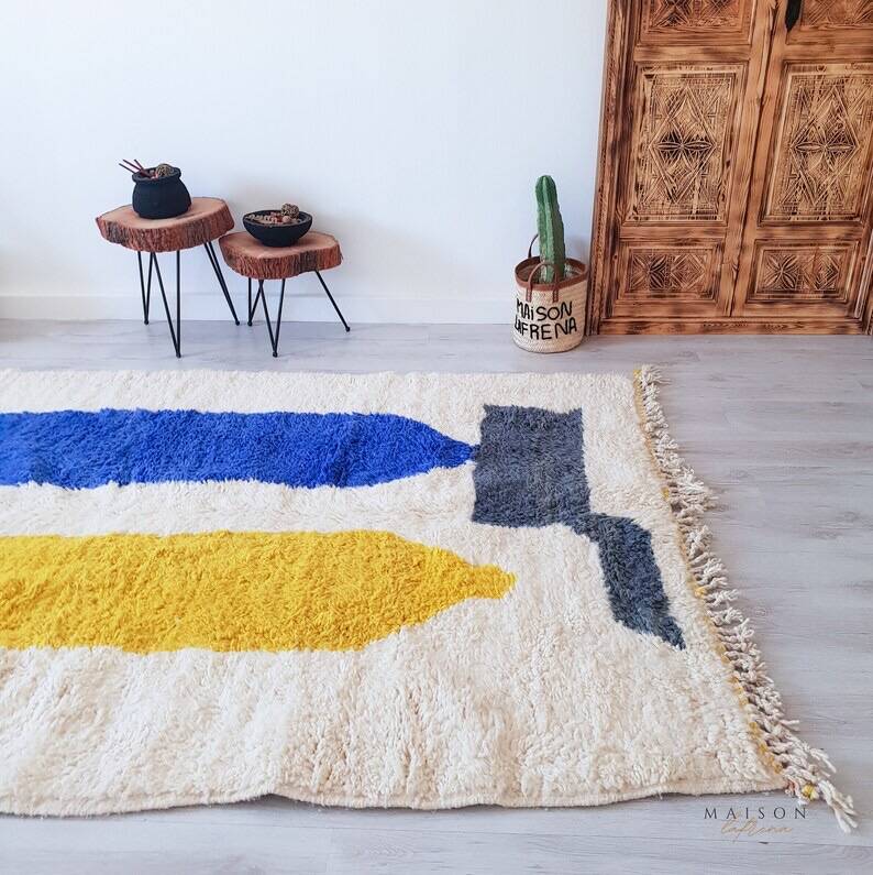 Beni Ourain Berber rug, handwoven in traditional style, size 140 x 260 cm.