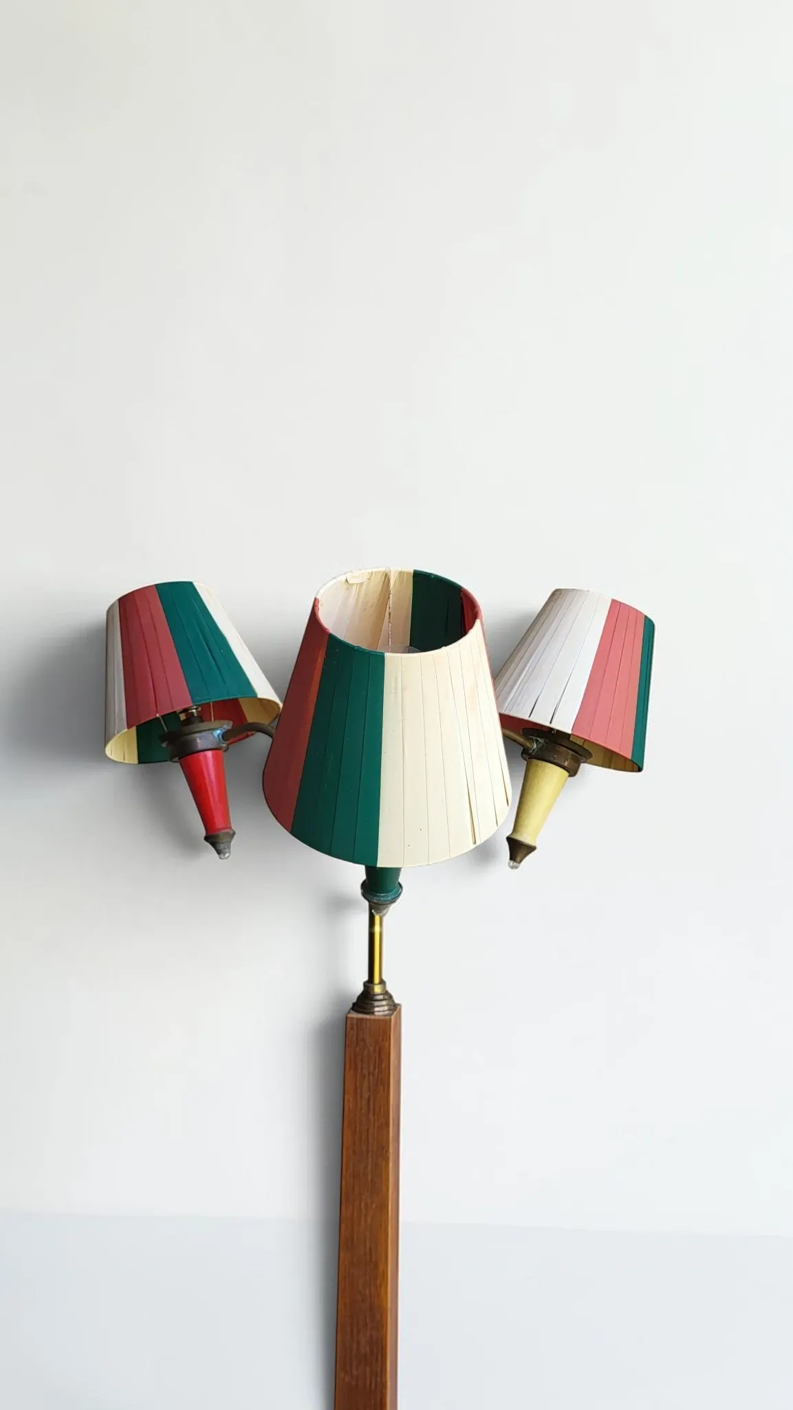 Tripod floor lamp in oak and brass, three lights