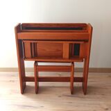 Foldable child desk
