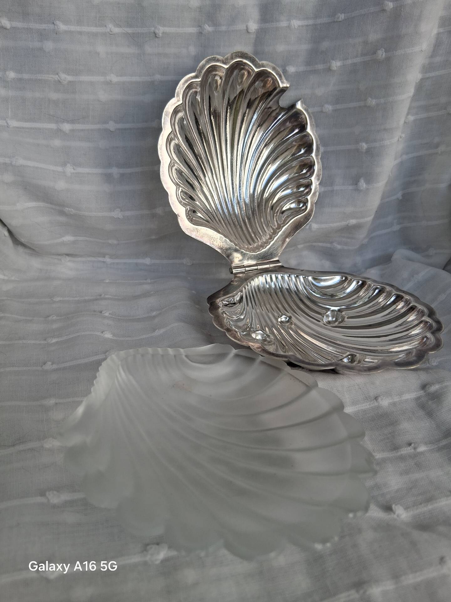 Old shell-shaped butter dish in silver-plated metal - trinket dish.