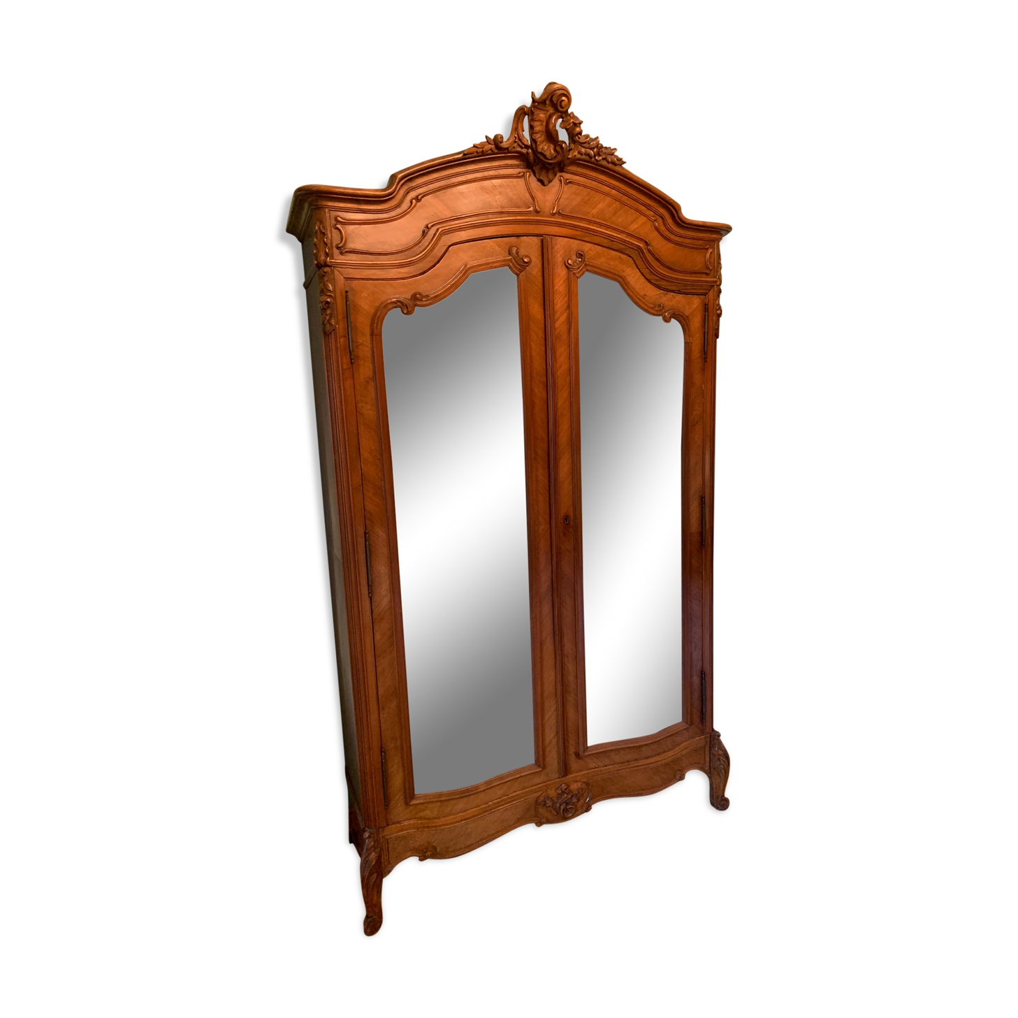 Louis XV Rocaille cabinet in walnut with bevelled mirrors