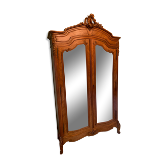 Armoire Louis XV Rocaille en noyer à miroirs biseautés