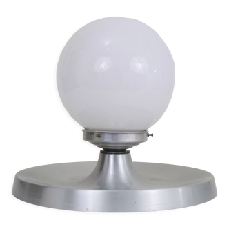 Lampe de table en métal brossé et globe en opaline blanche,  année 70