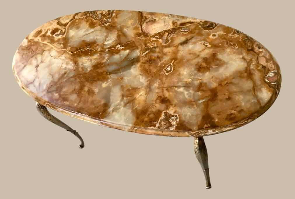 Oval coffee table in onyx and brass 1950