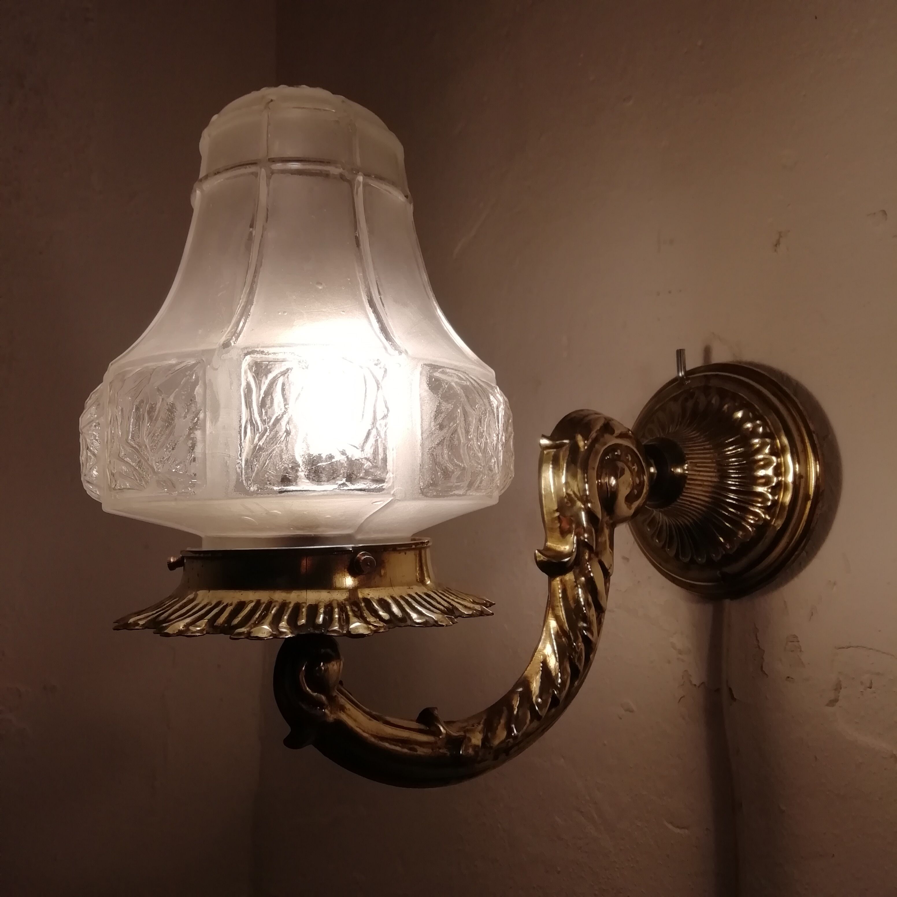 Brass and glass "art deco" wall light 1940
