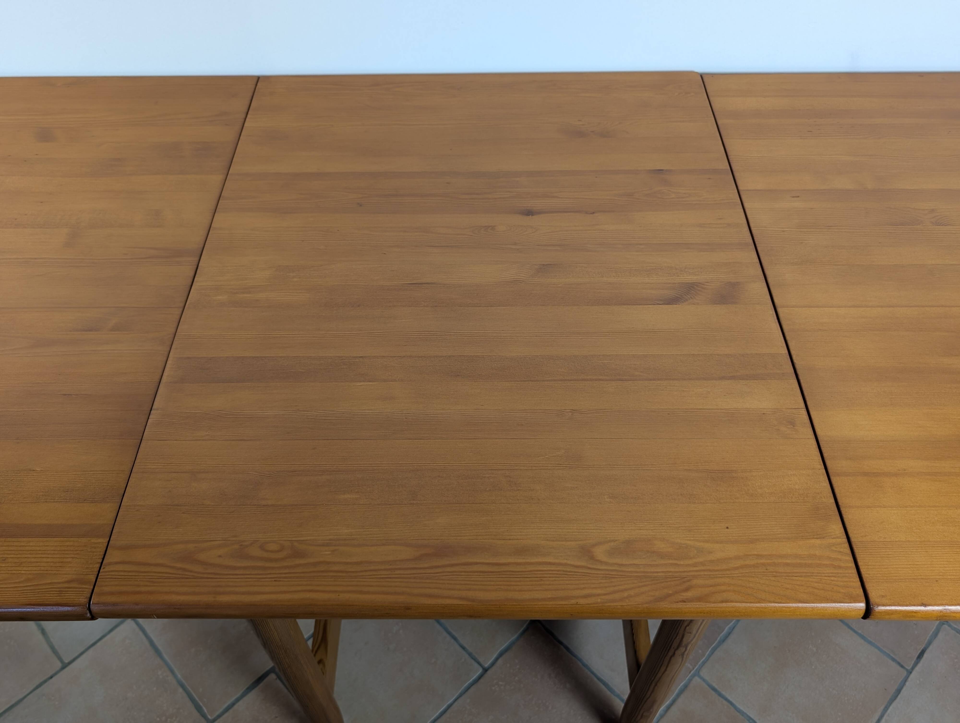 Table en pin massif Eero Aarnio