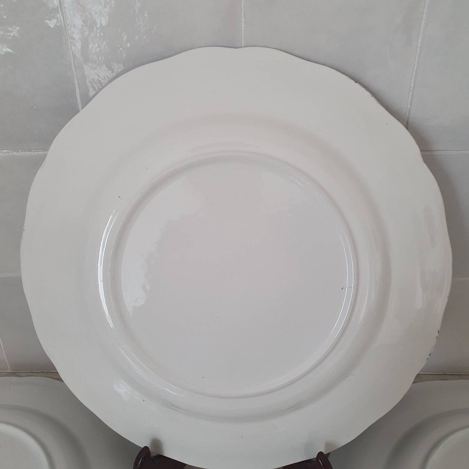 4 earthenware plates with floral and pastoral scene motif