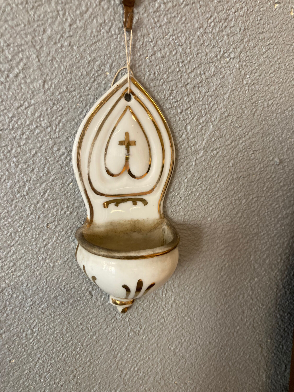 Limoges porcelain font