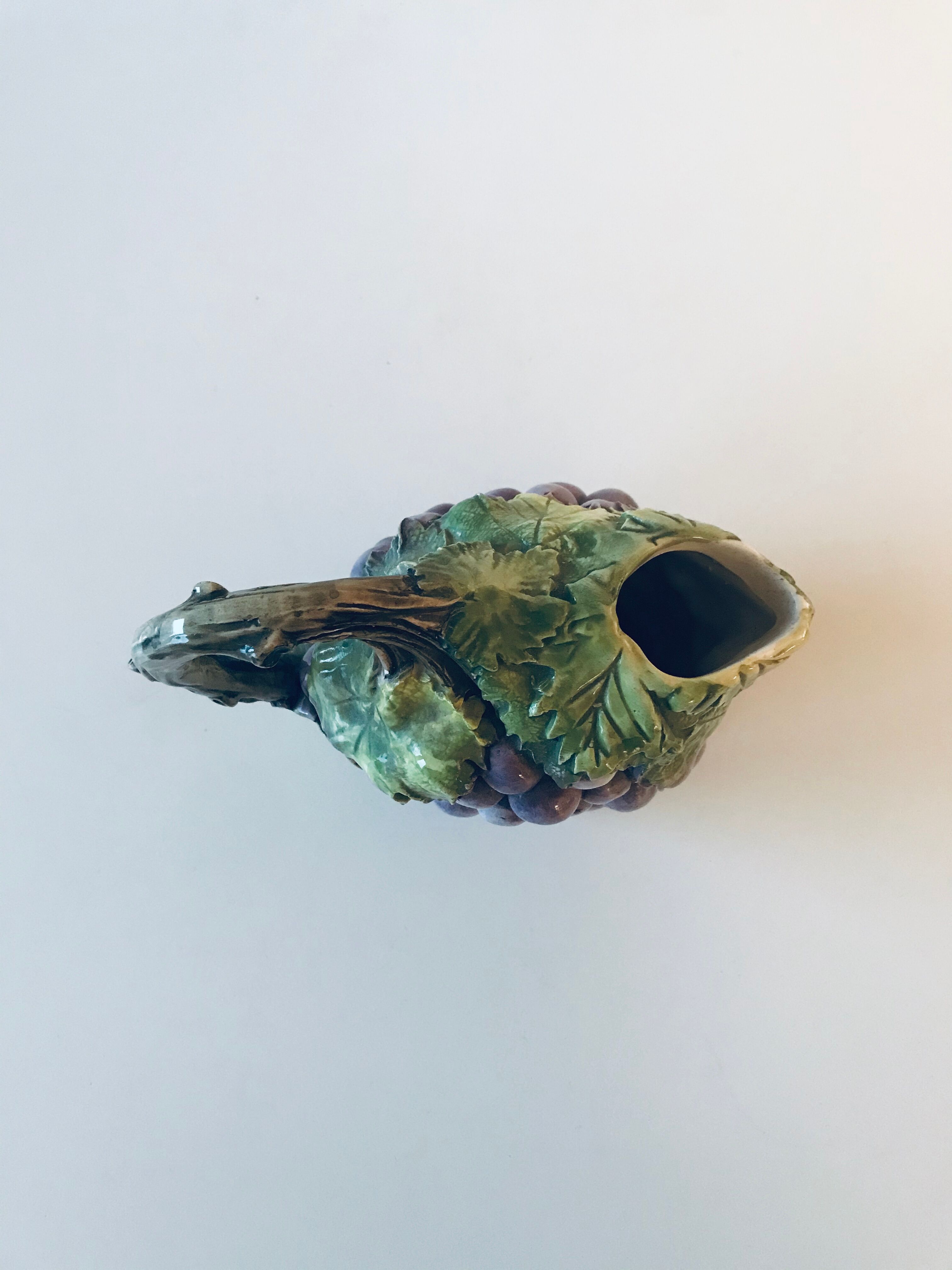 Grape dabbling pitcher