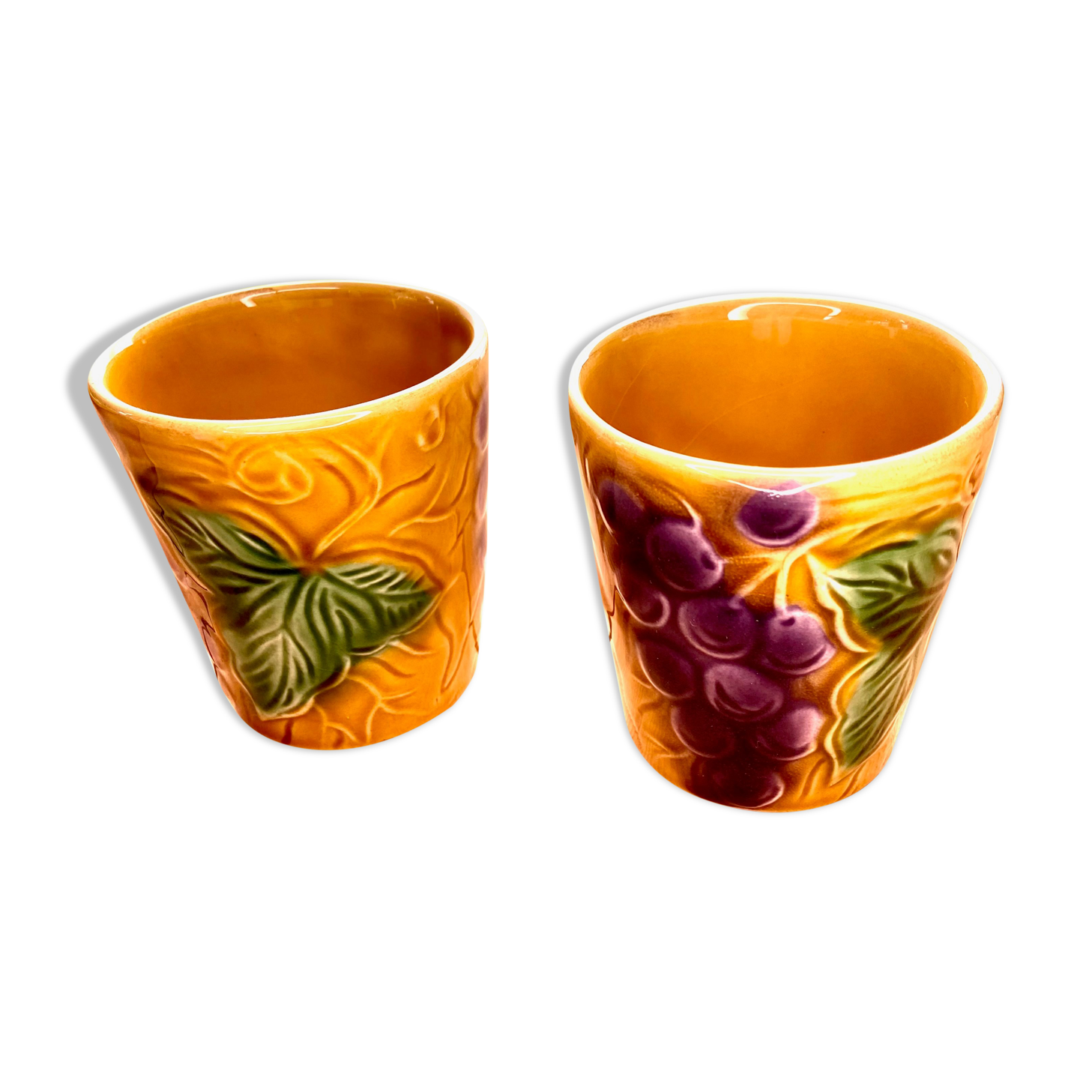 Ensemble de 2 gobelets en faïence de sarreguemines-décor vignes-années 70.