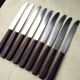 Set de 9 couteaux de table vintage inox et bakélite brune