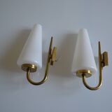 Paire de lampes en applique murale 1960 opaline et laiton