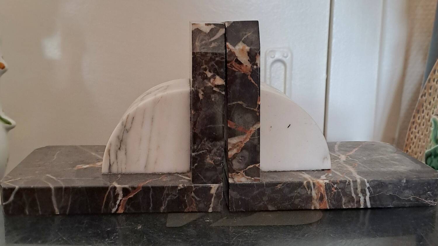 Pair of bookends. Made of marble. Art Deco.