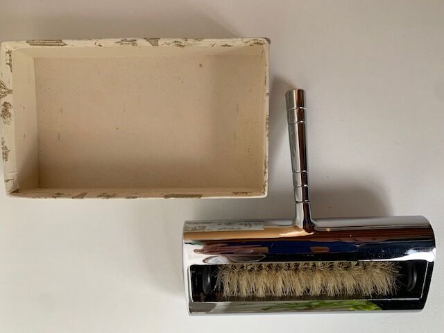 Stainless steel table crumb pickup