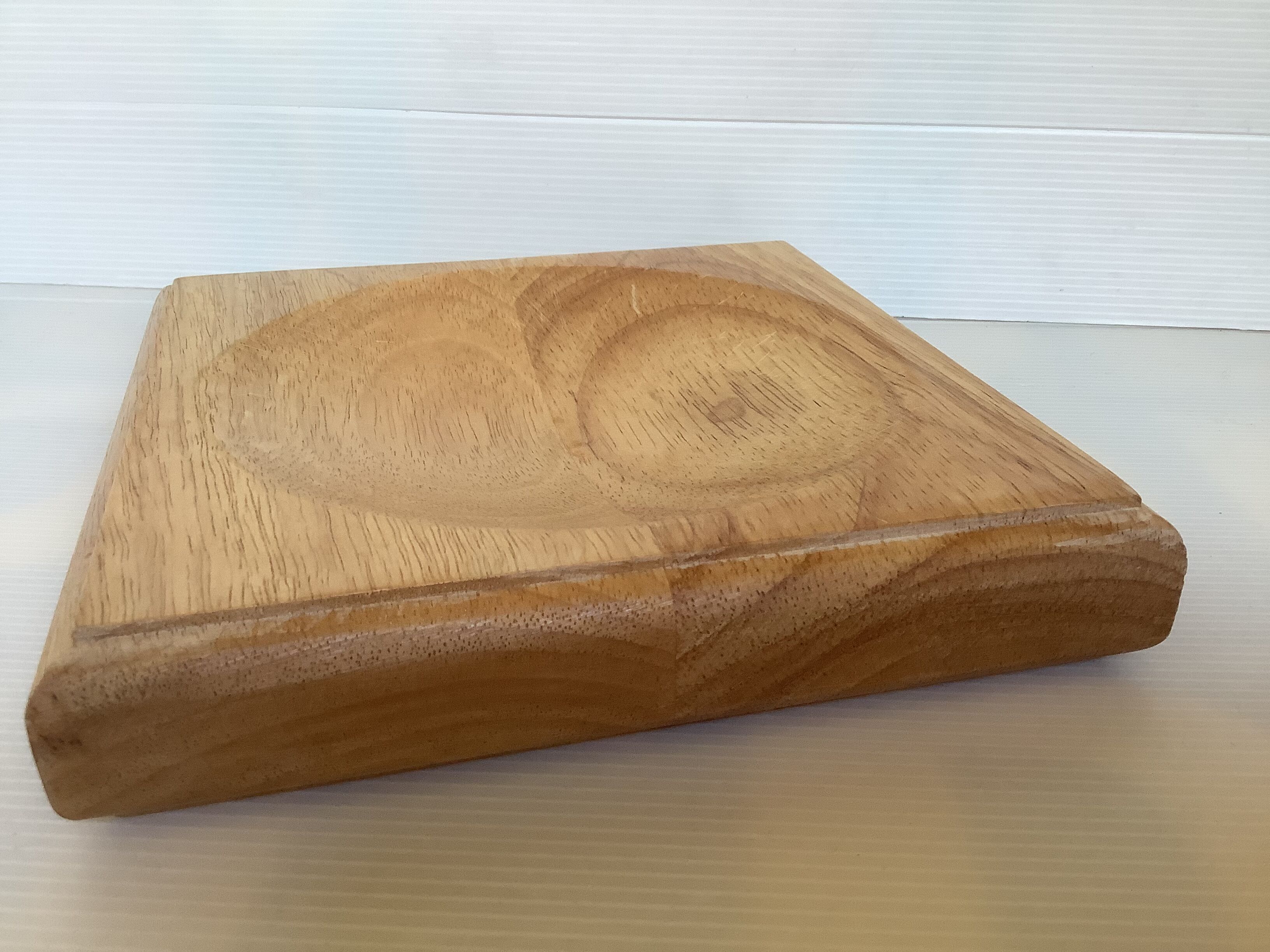 Empty pocket thick wood style picks up change