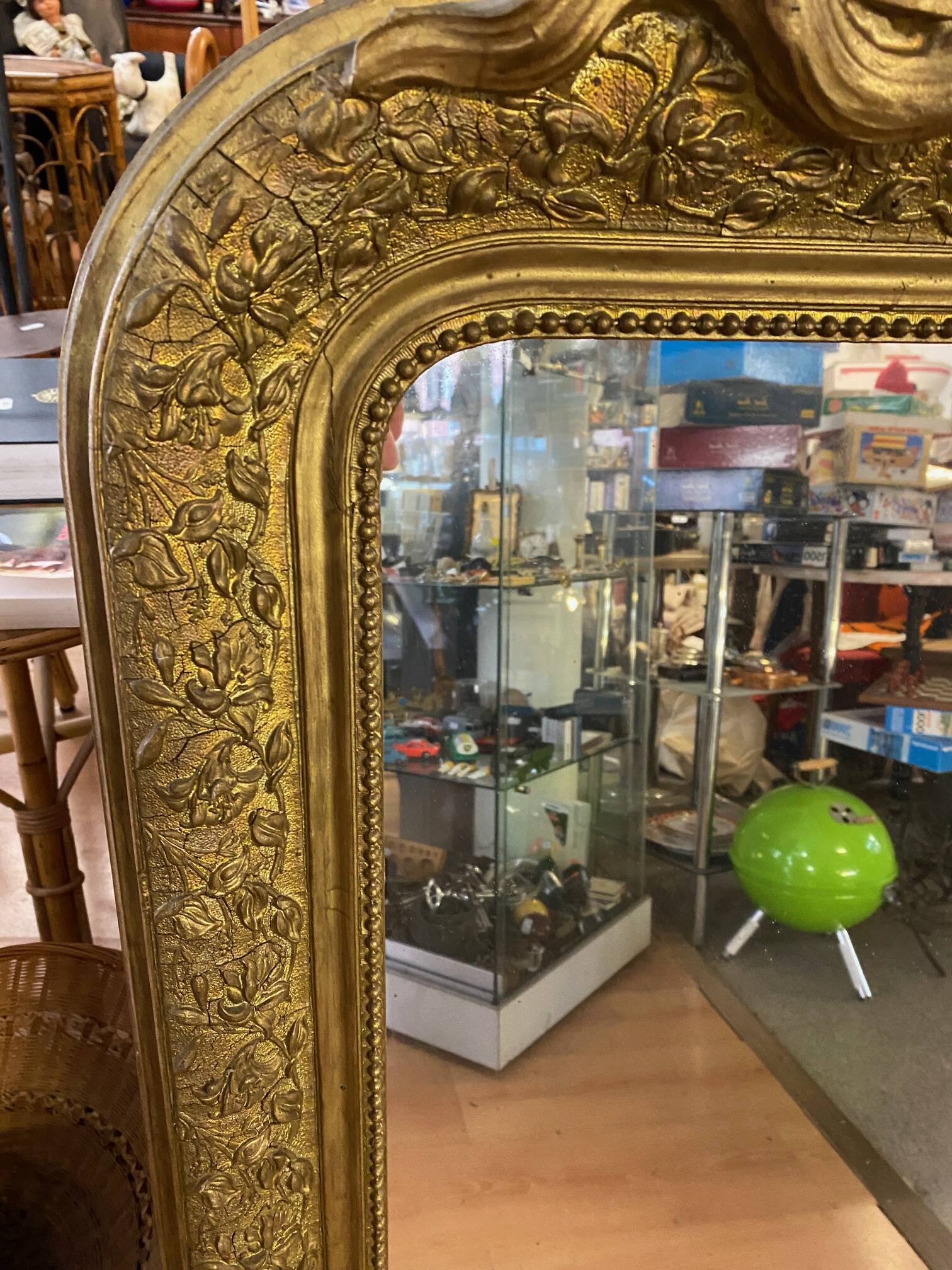 LARGE LOUIS XV STYLE ROCAILLE MIRROR IN GILT STUCCO FORAL DECOR ON PEDAL
