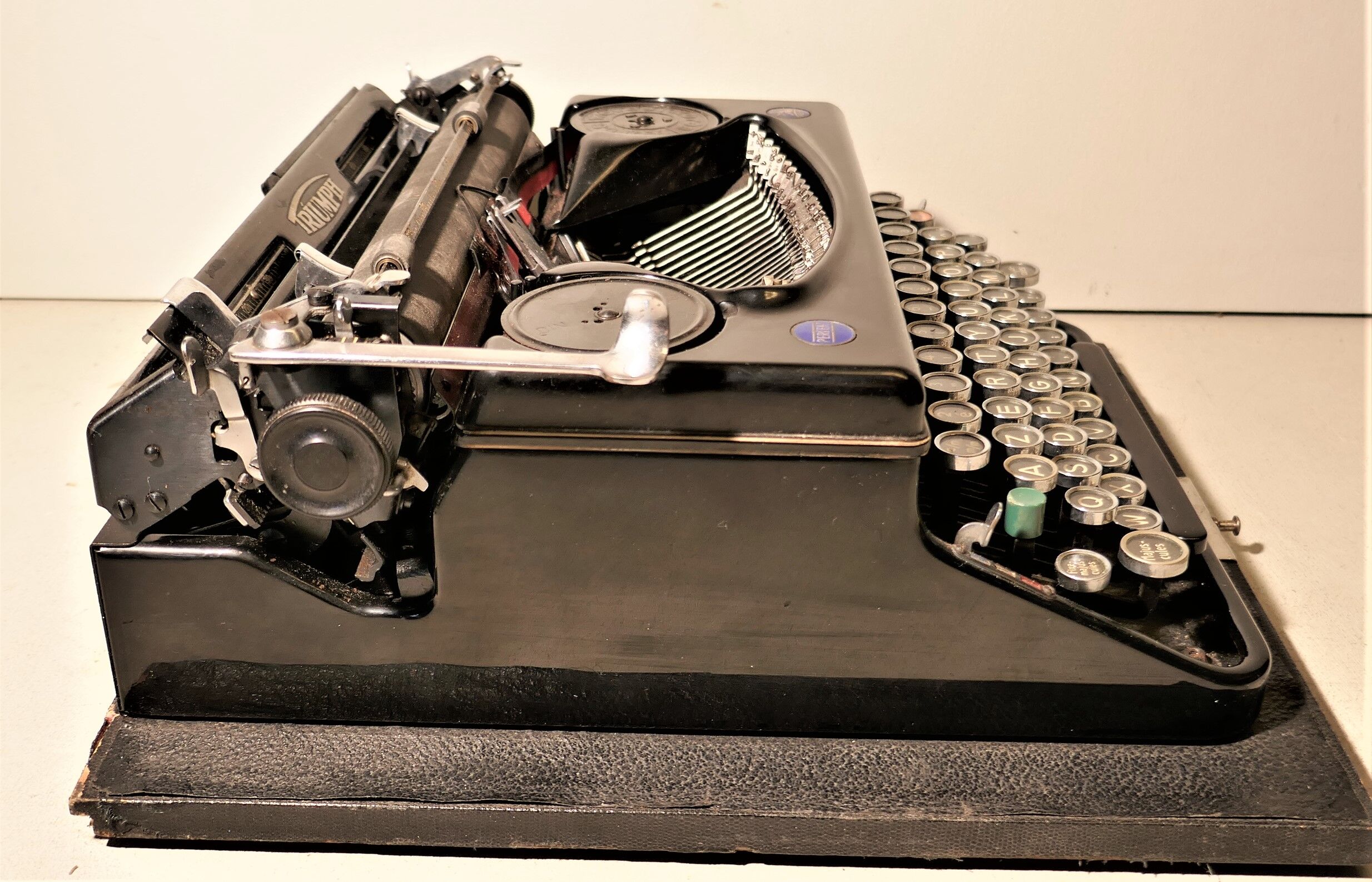Old Triumph Perfekt 30s typewriter