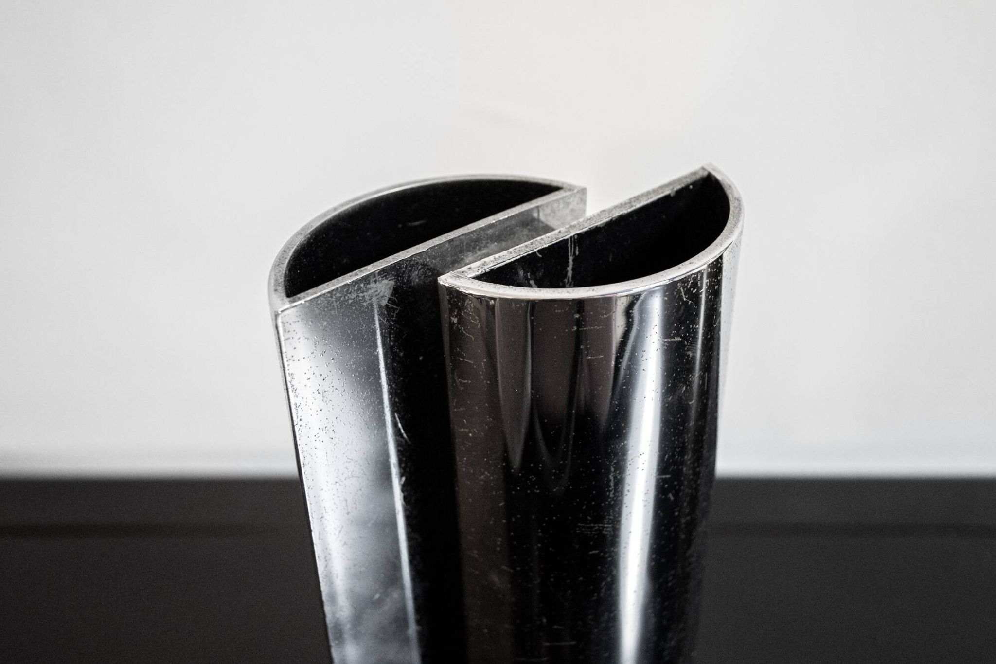 Vase convexe chromé par E. Radaelli pour Lamperti Robbiate Italie 1970