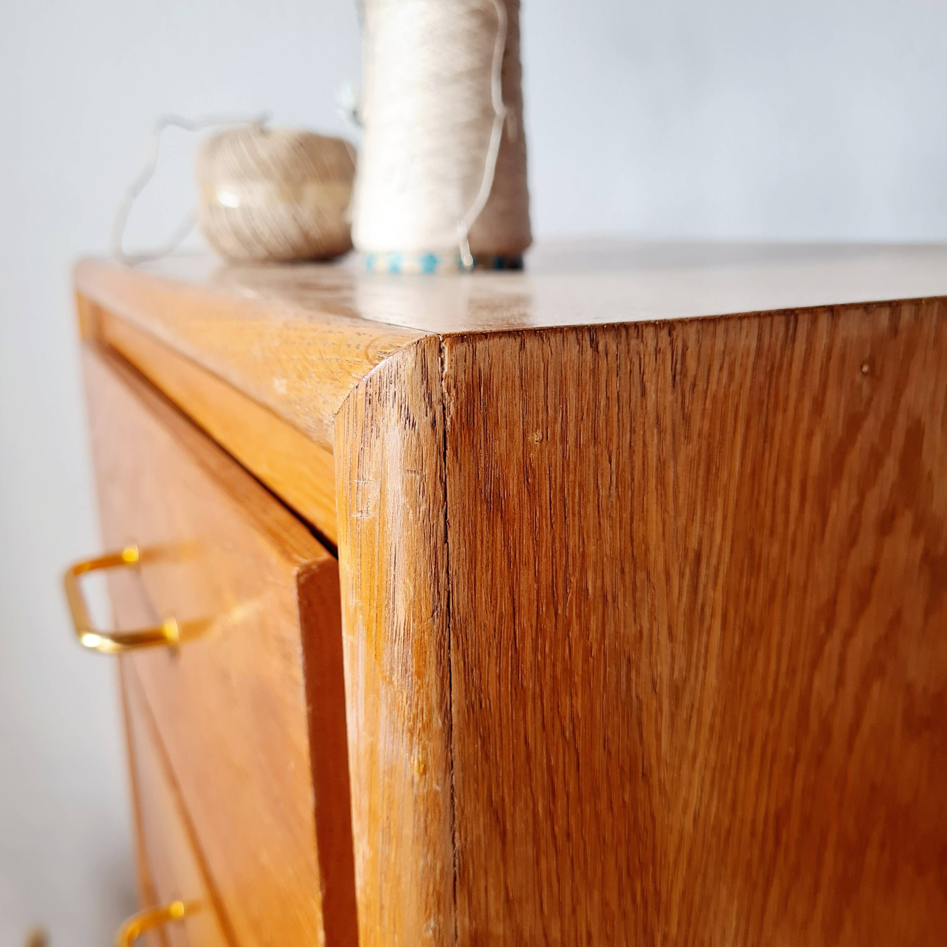 Commode vintage années 50 en bois – 4 tiroirs – pieds compas