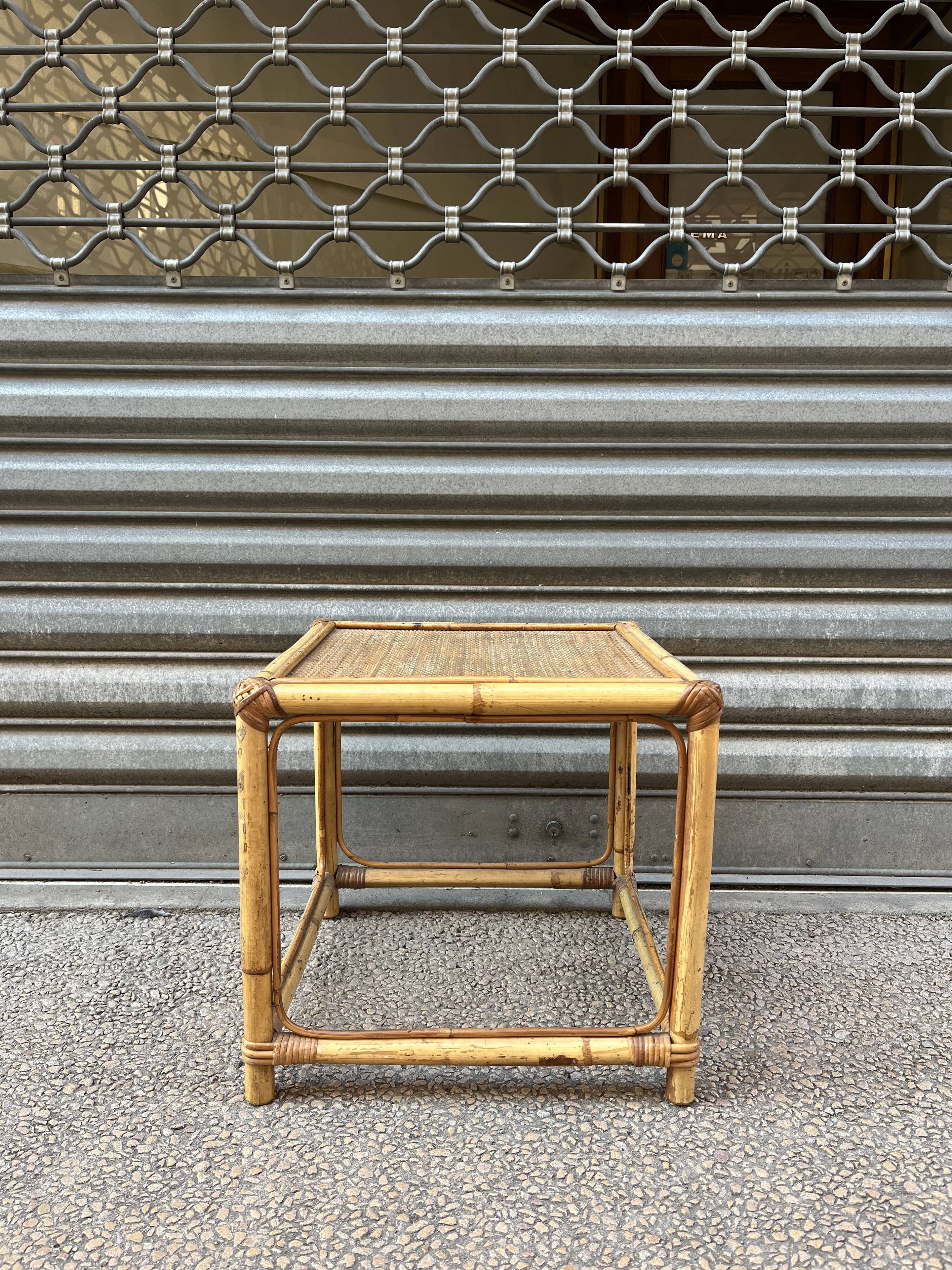 Table basse carrée en rotin