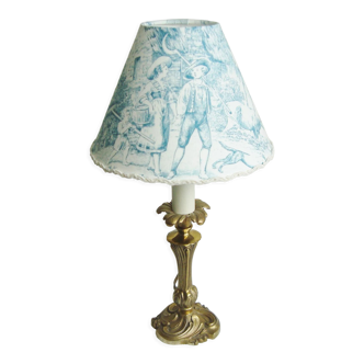 Small vintage lamp with its lampshade in toile de Jouy