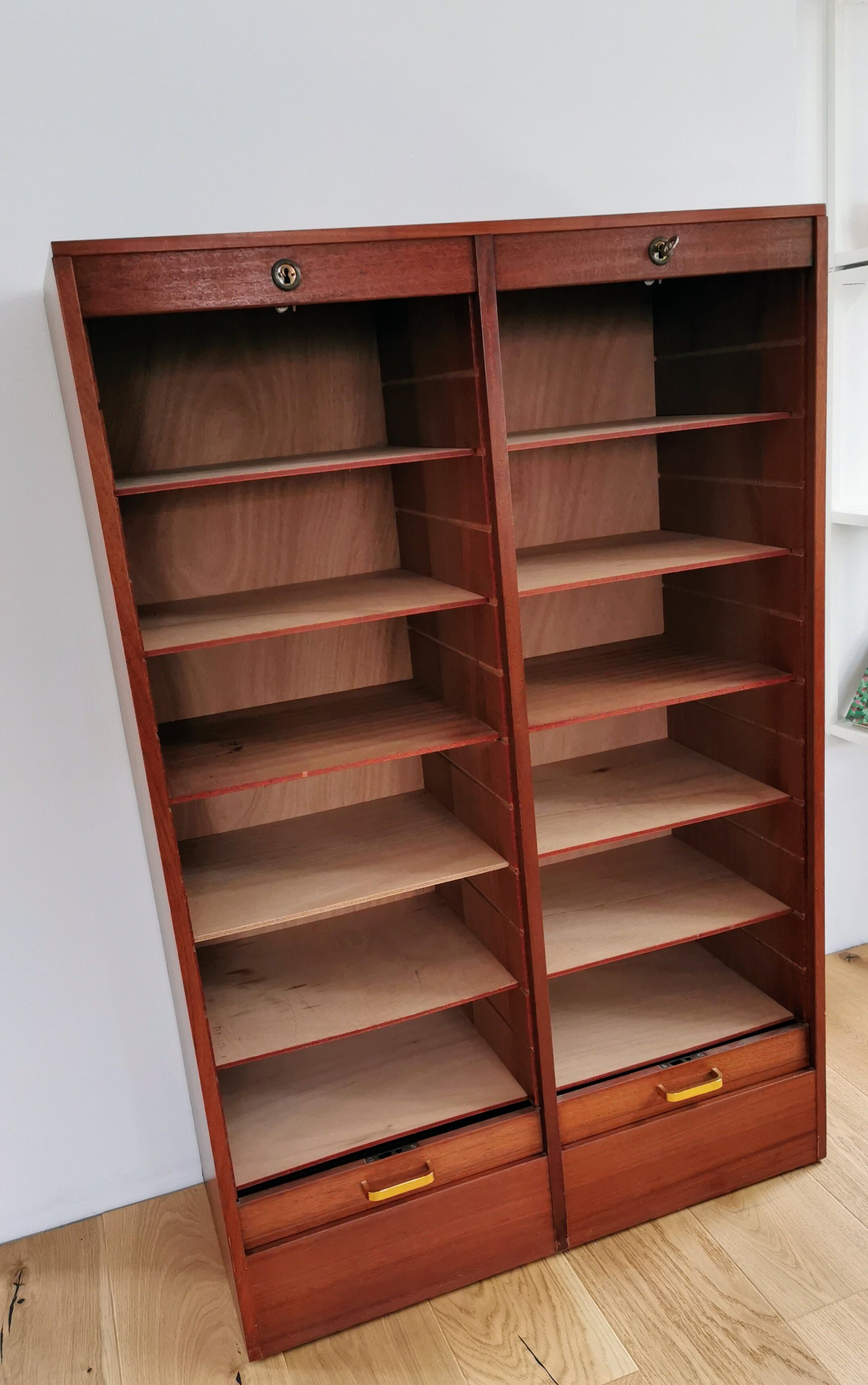 Cabinet curtain binder