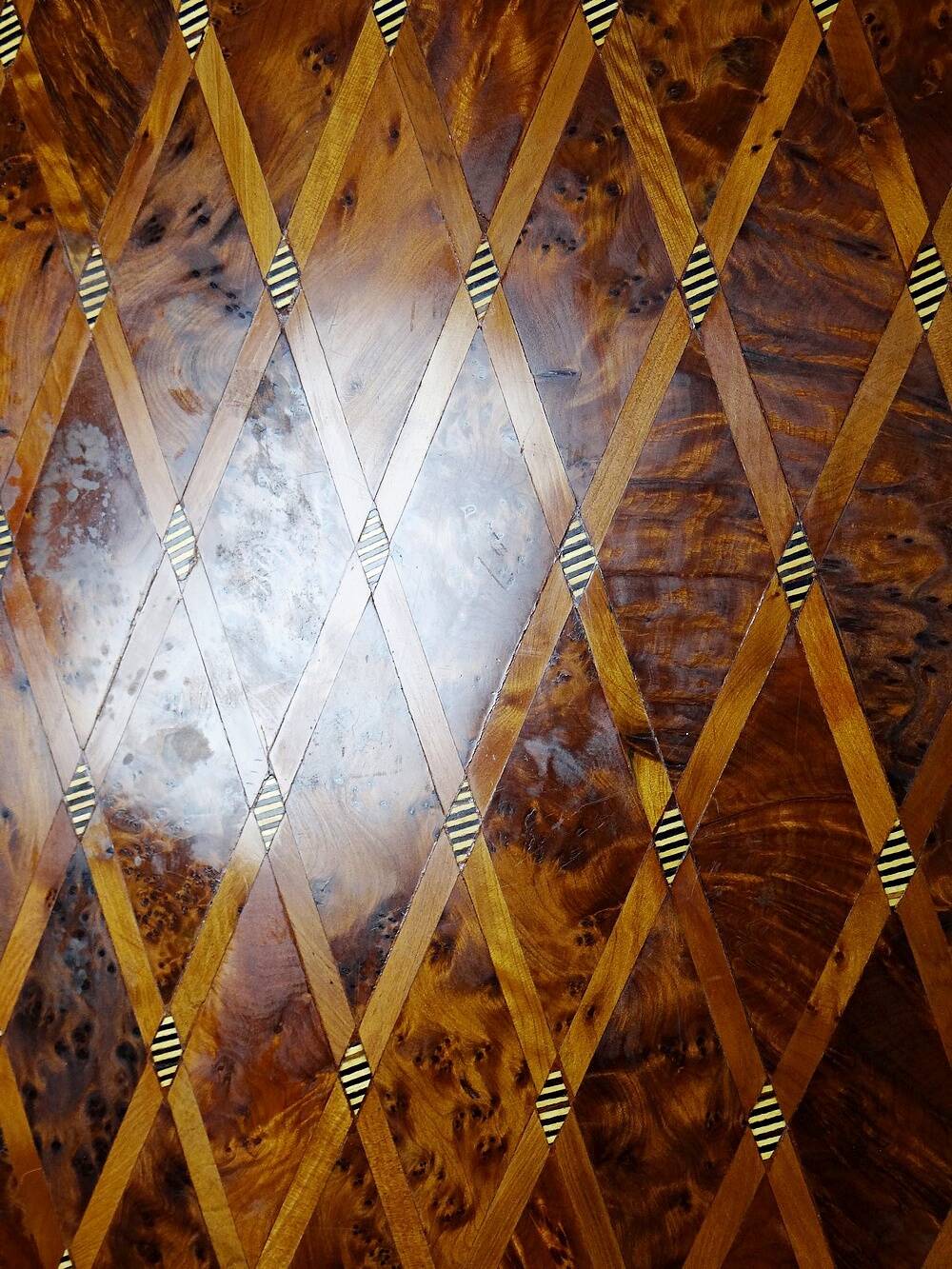 Plateau en thuya marqueté citronnier, artisanat marocain années 80-90