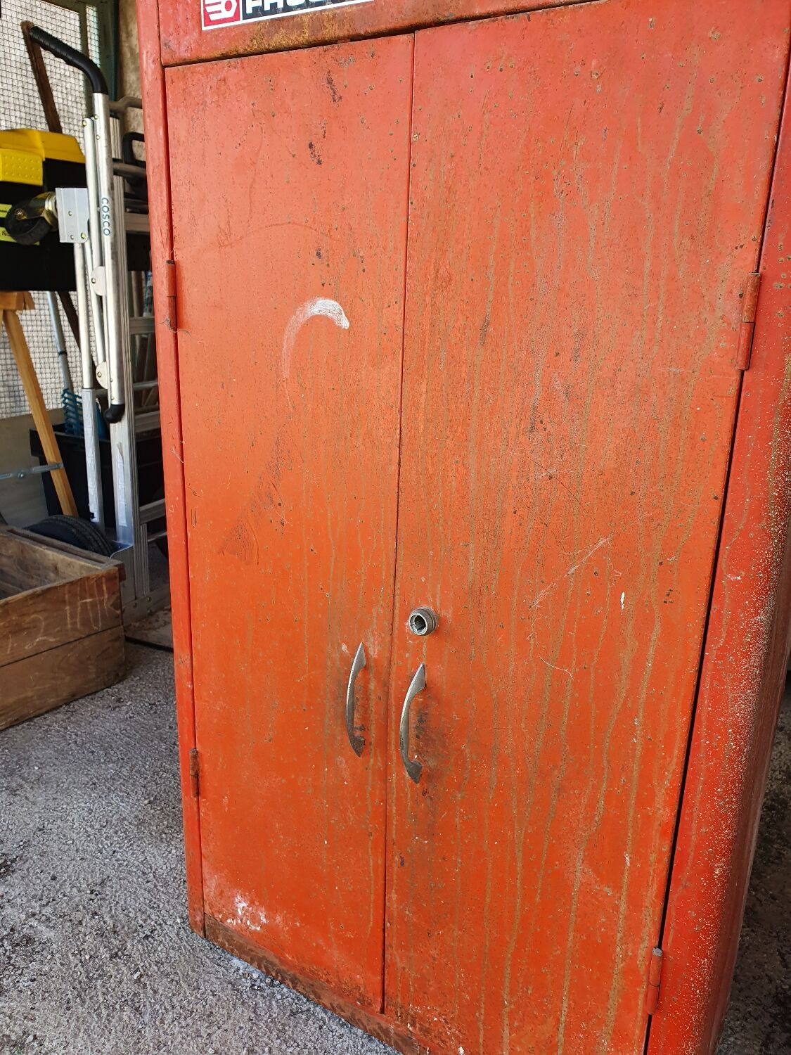 Metallic placard