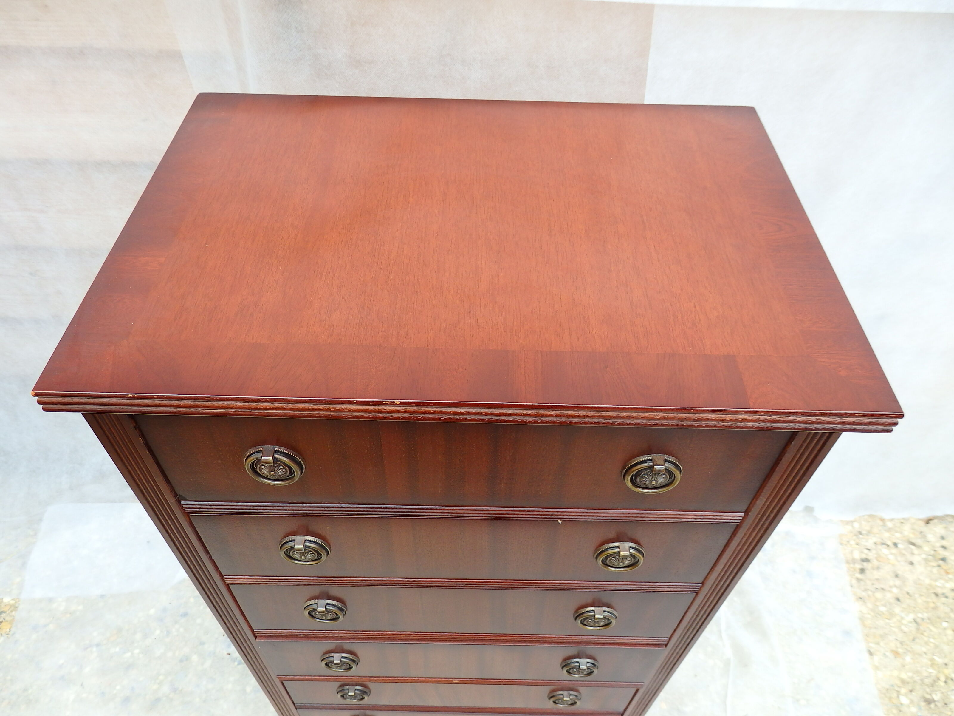English-style dresser