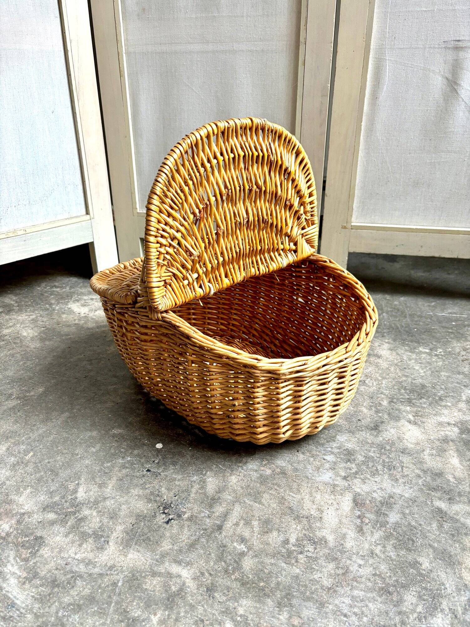 Woven wicker picnic basket