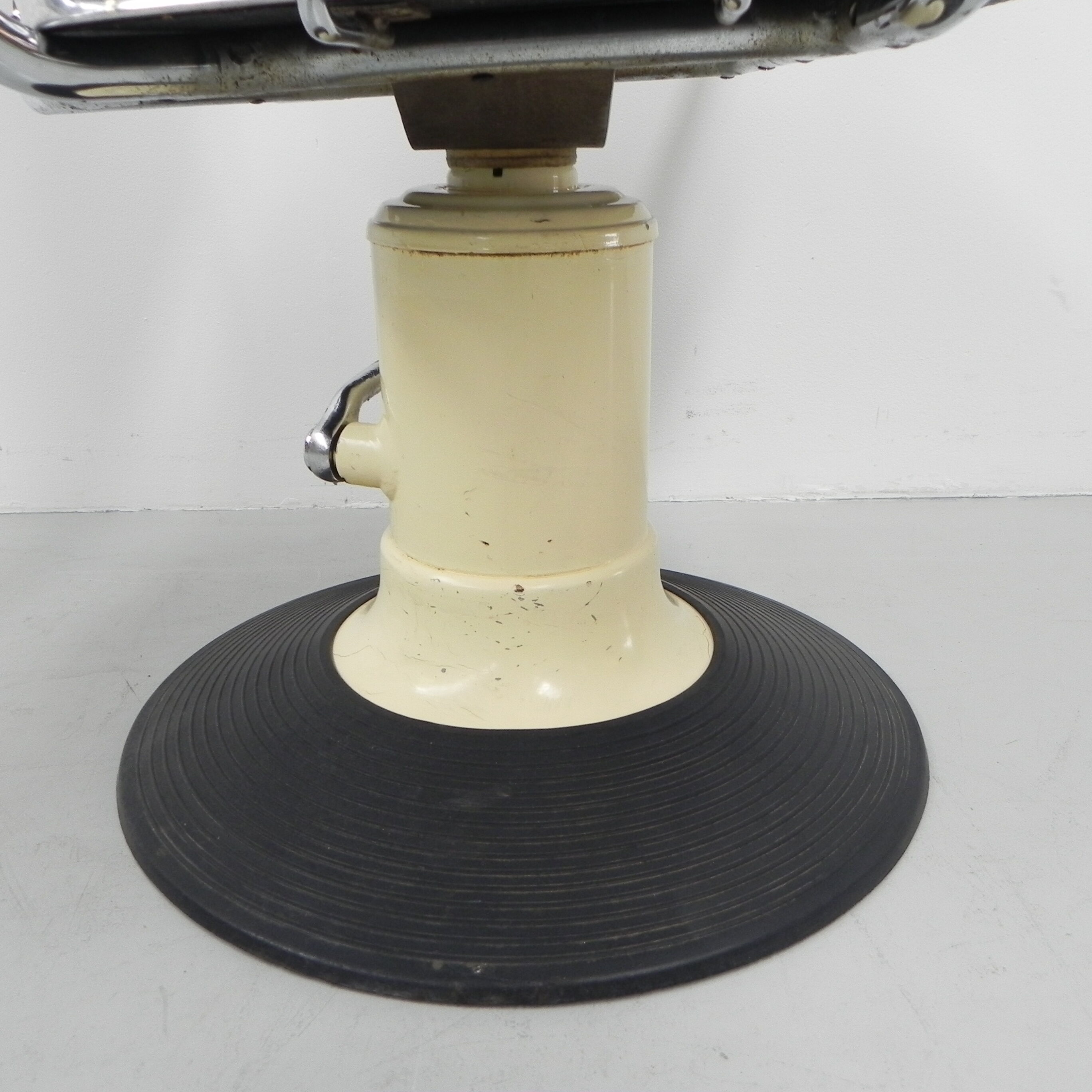 Vintage barber chair, barber chair Nubert