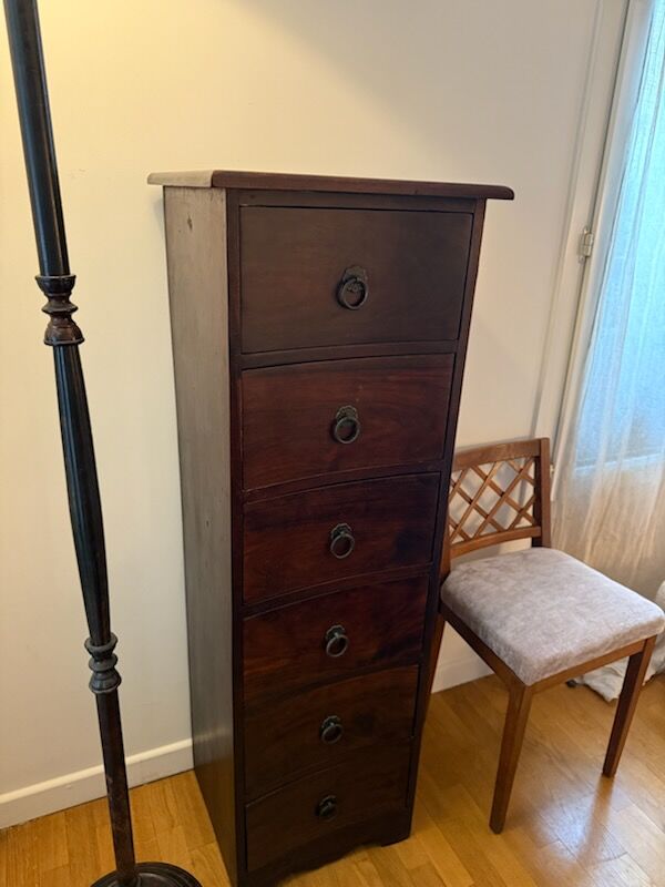 Title: exotic solid wood column unit for CD storage