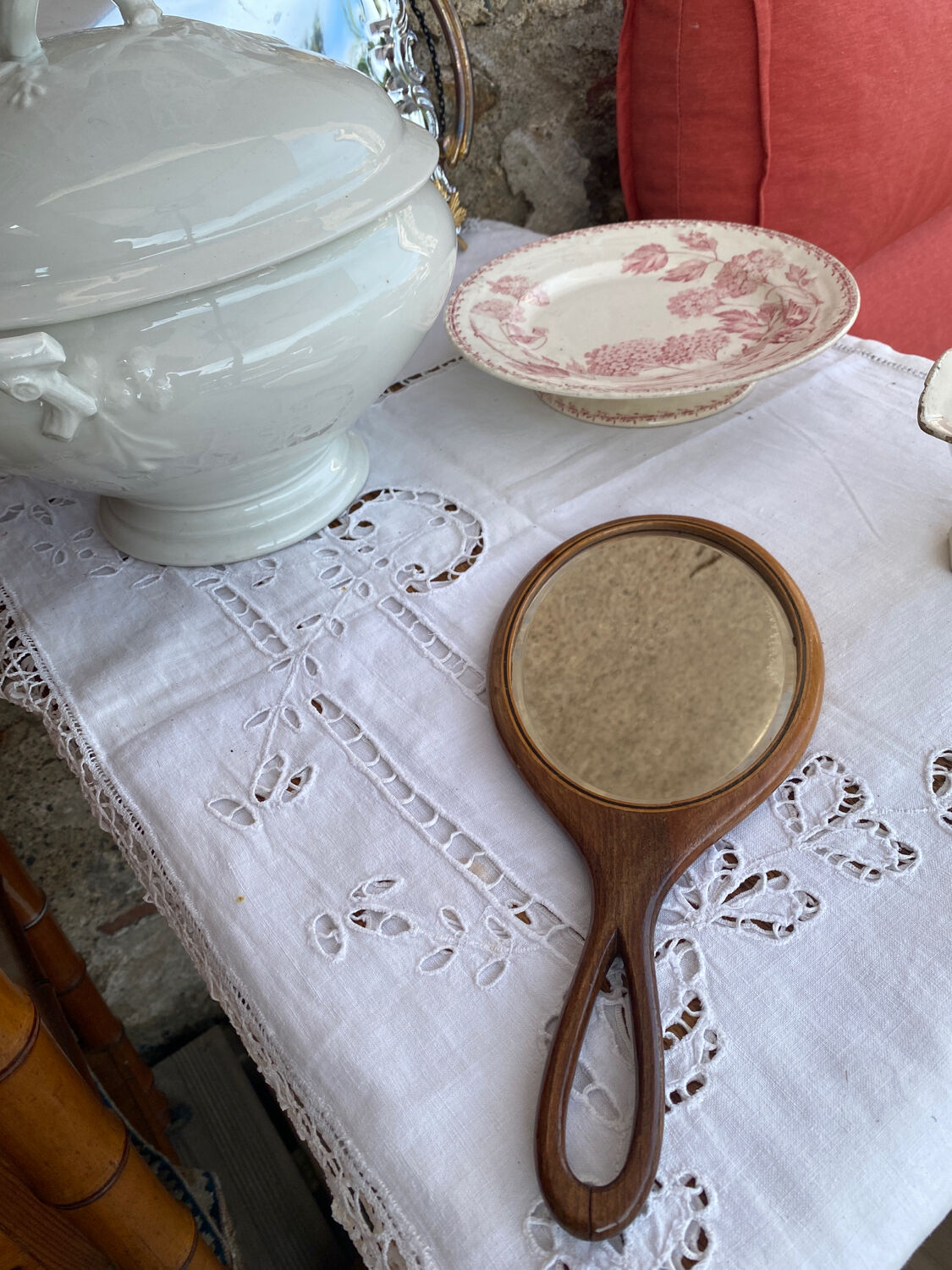 Hand-facing wooden mirror