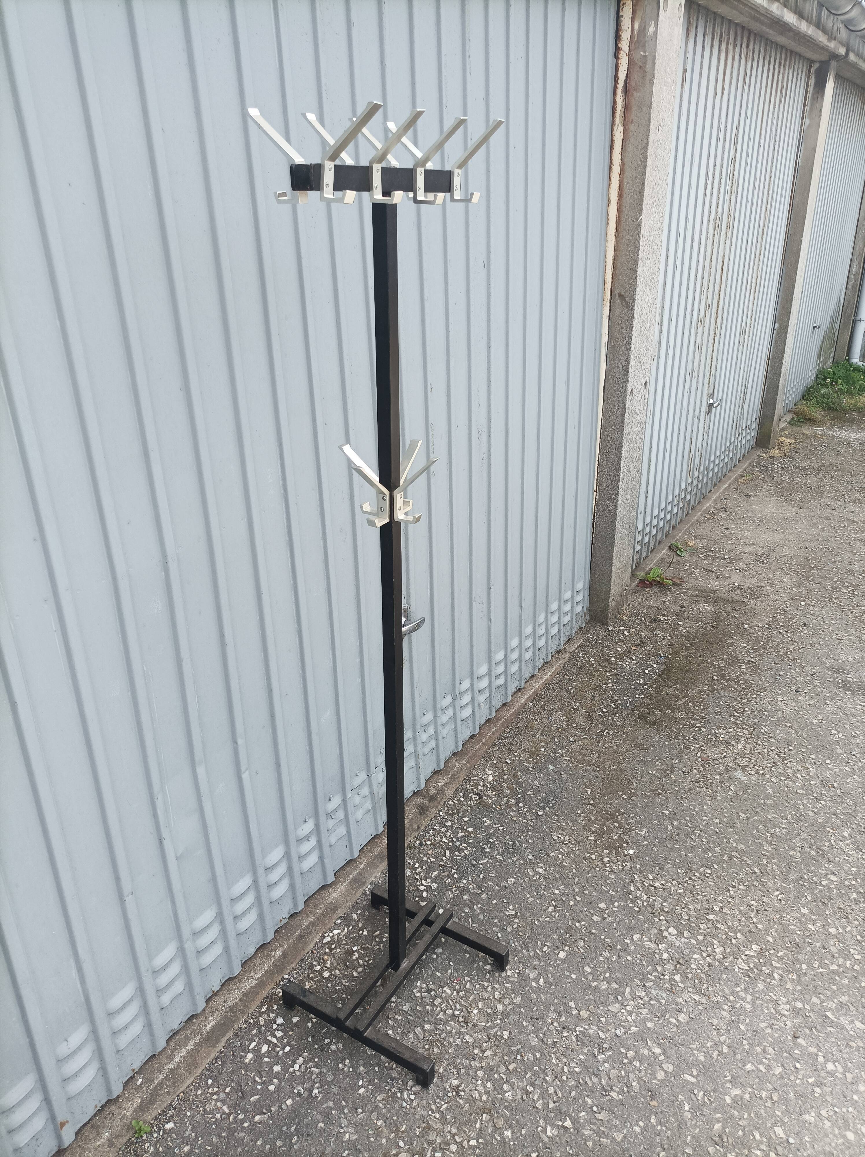 Portemanteau sur pied métal et alu vintage 1950