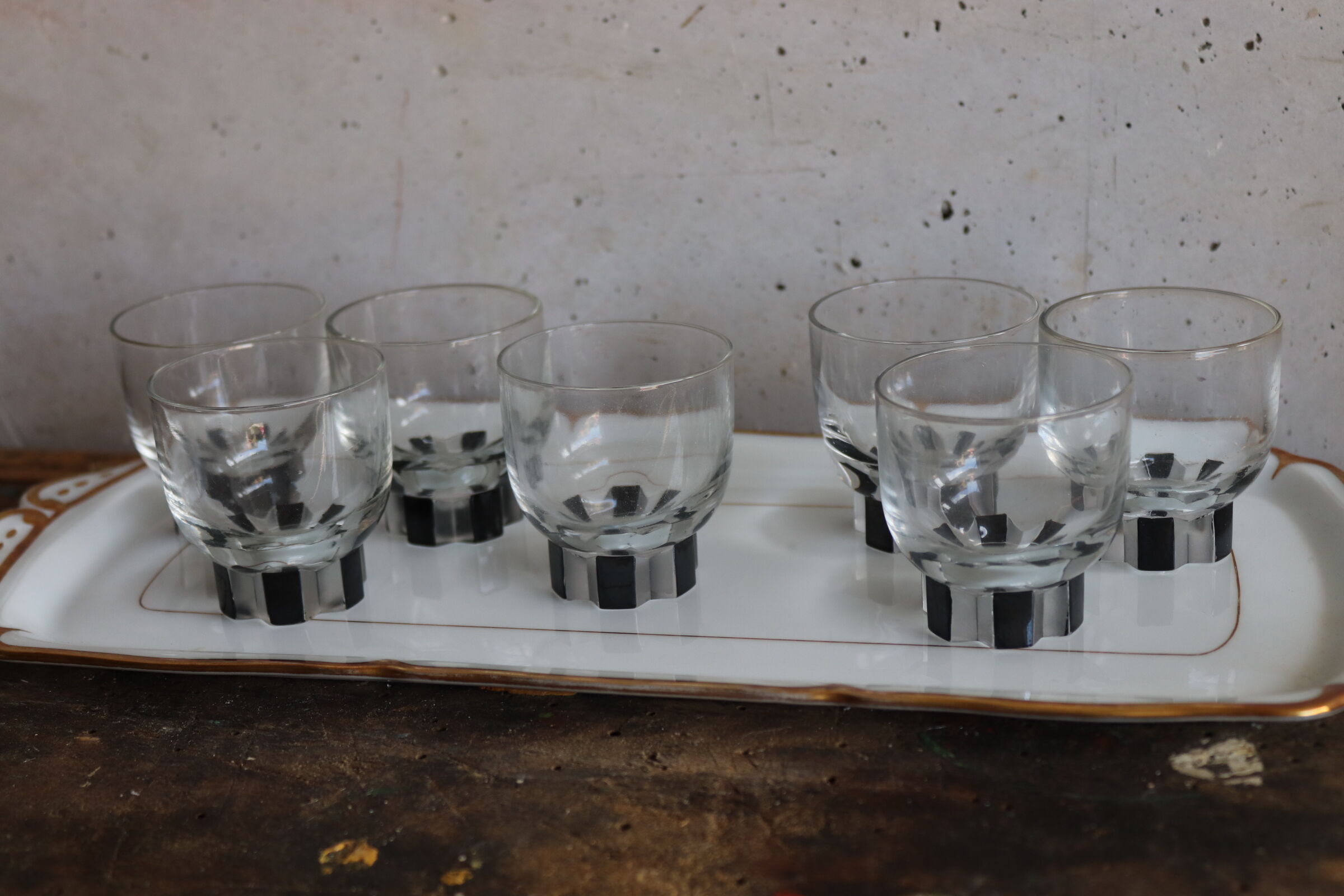 7 verres à shooter / liqueur art déco blanc et noir