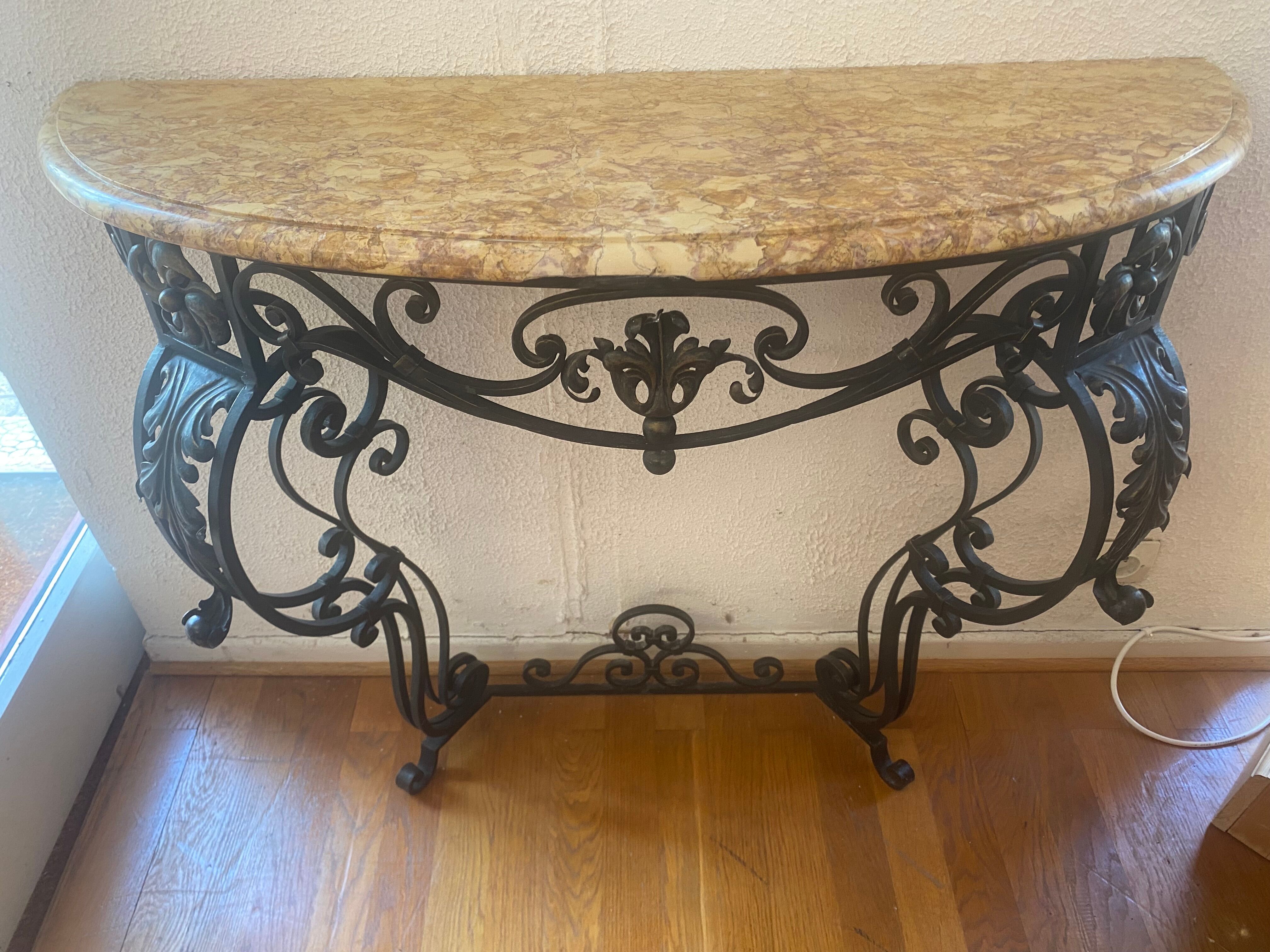 Console en fer forgé de style Louis XV, avec son marbre