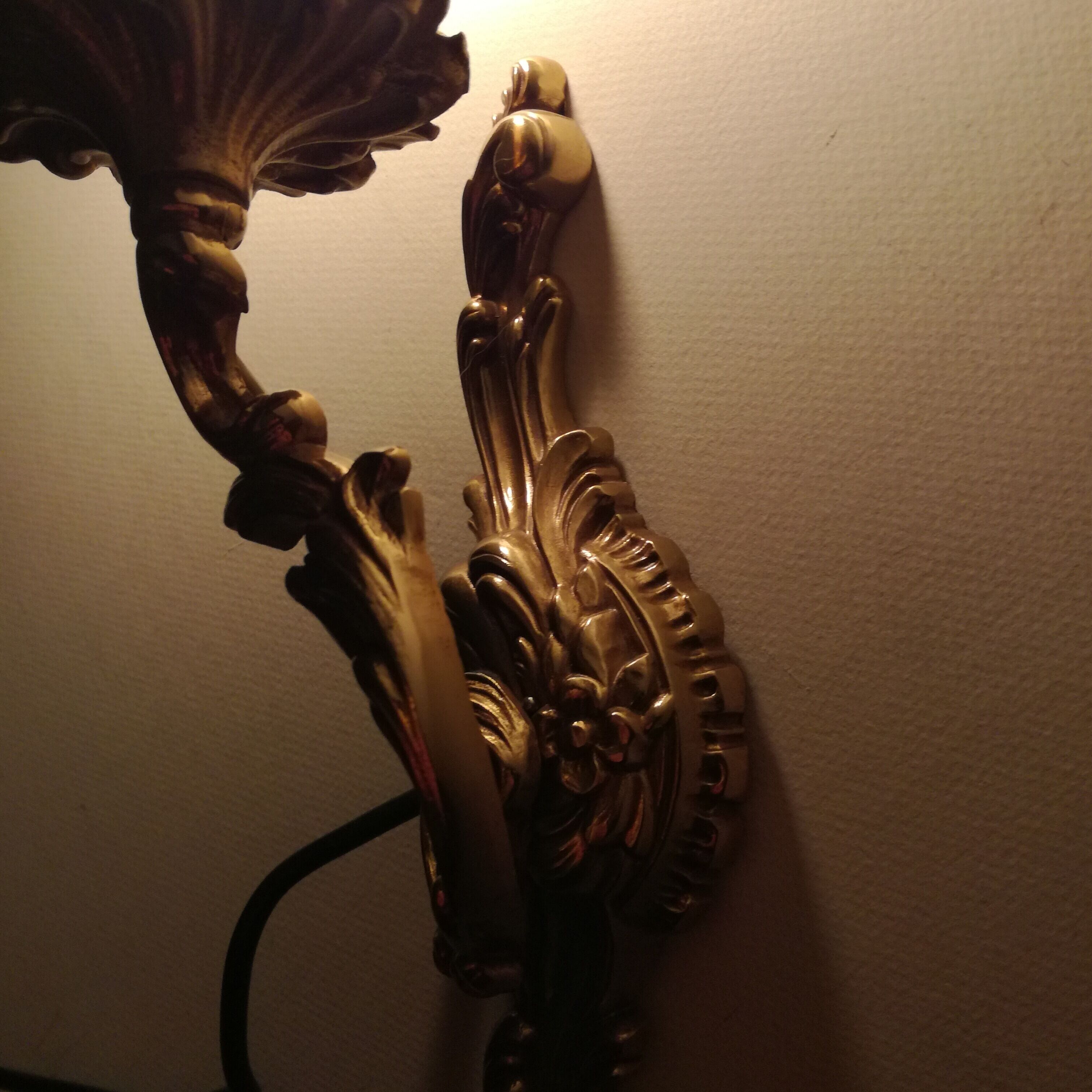Pair of Louis XV wall lamps in bronze