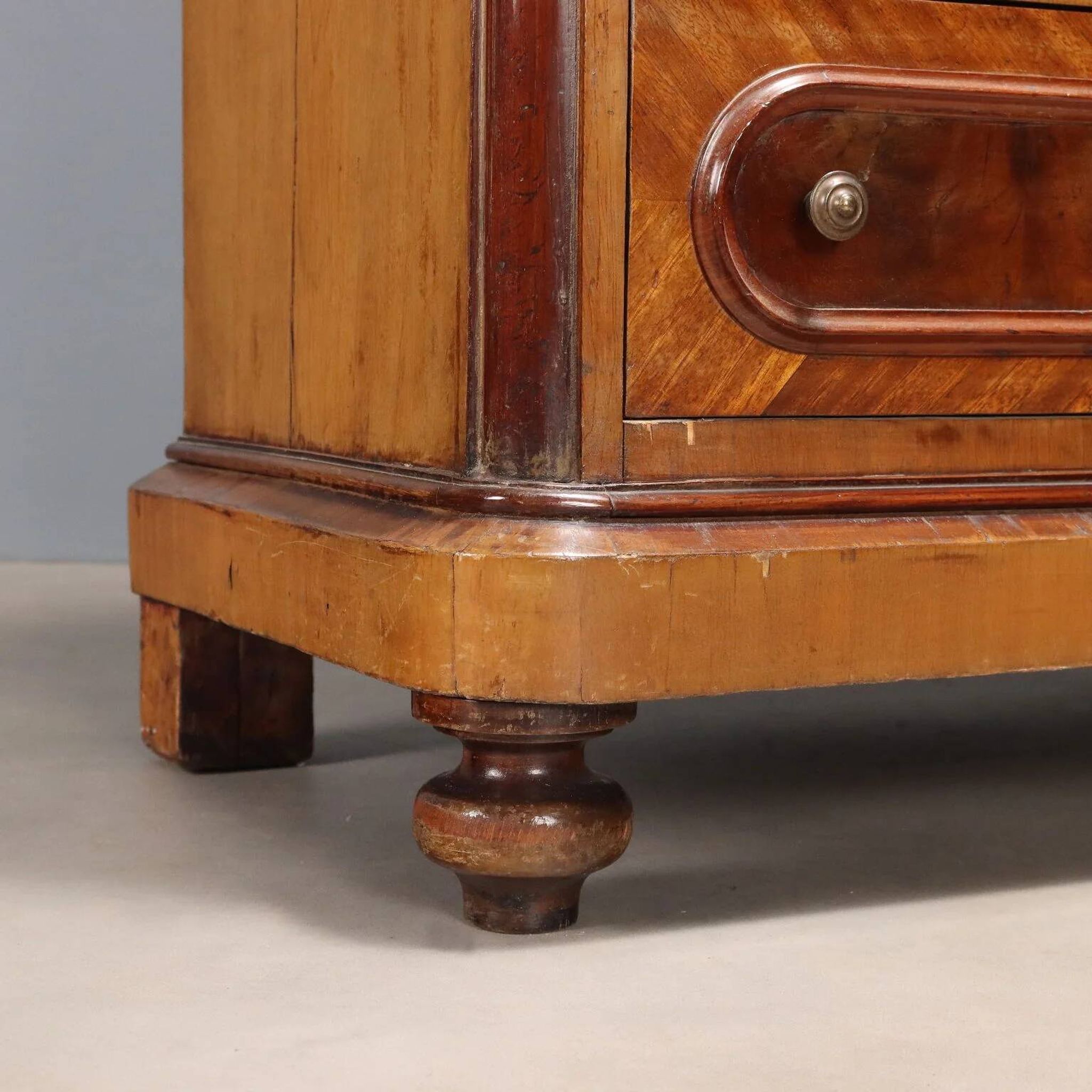 Antique chest of drawers in cherry and poplar, 19th century