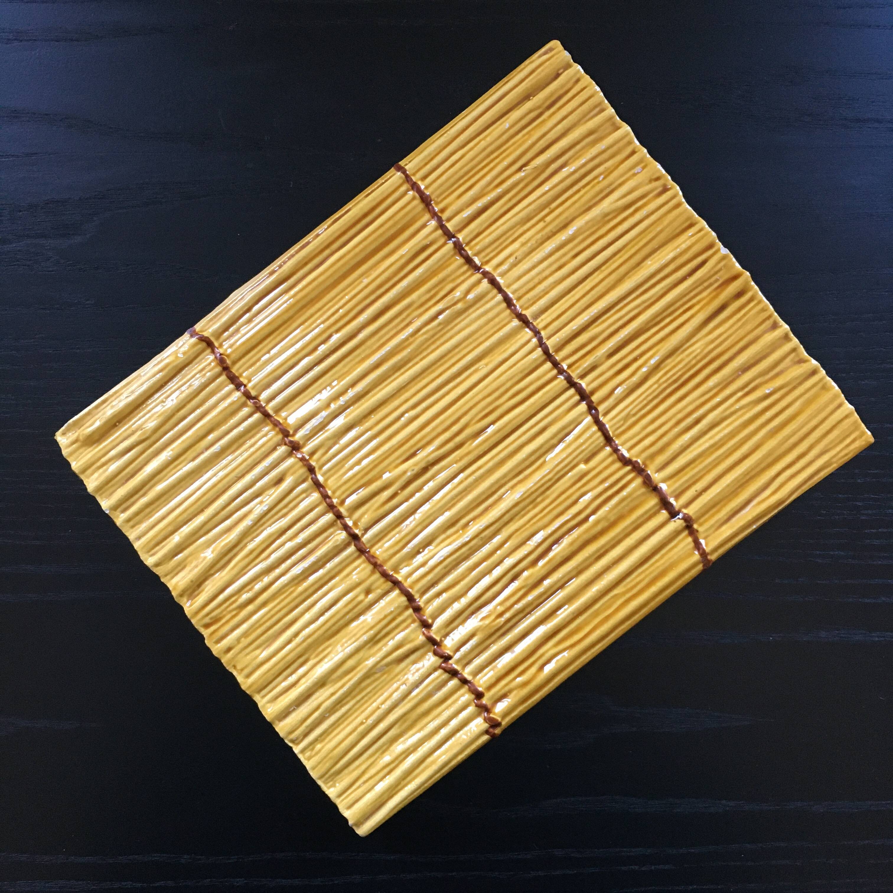 Straw-style slip tray
